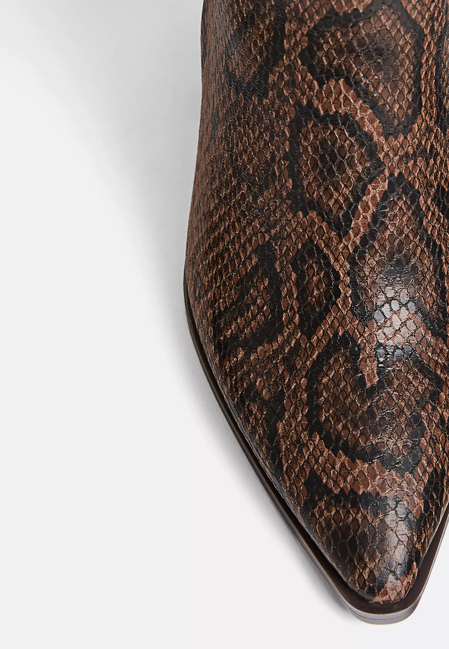 Animal print high-heel knee-high boots | Stradivarius (NL)