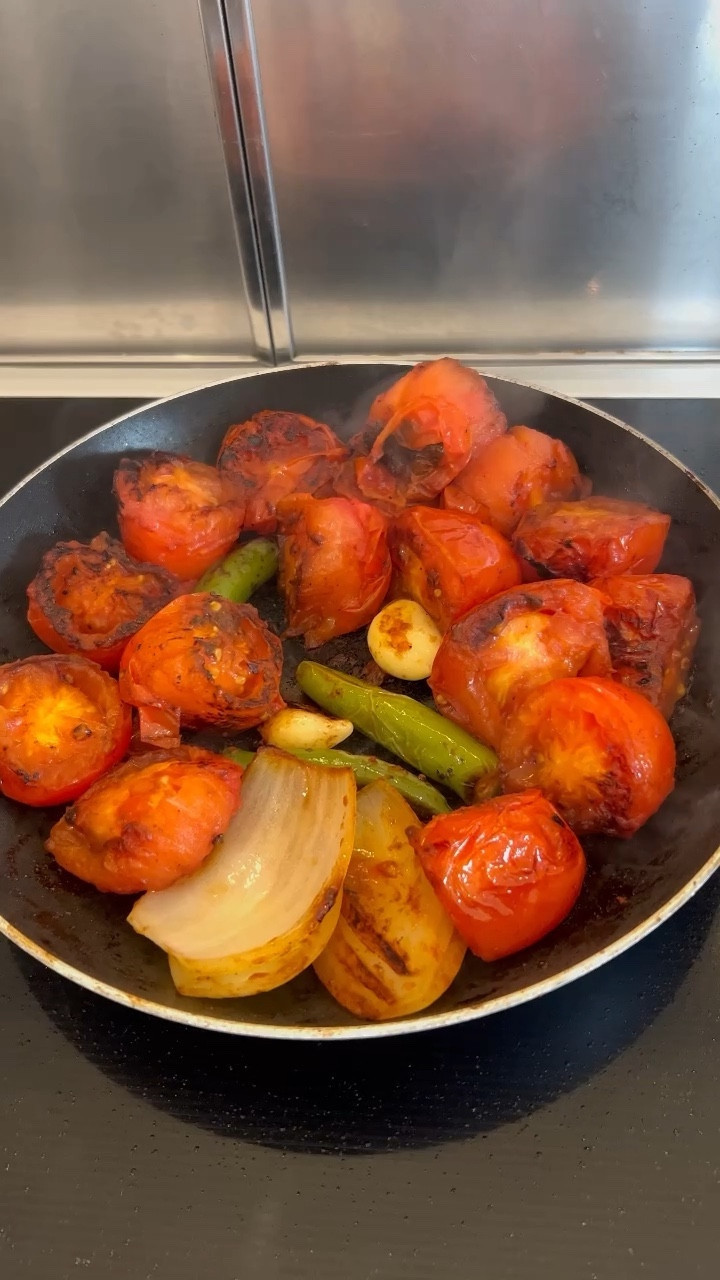 Salsa roja Mexicana 

12 Roma tomatoes
3 Serrano Chiles
2 garlic gloves 
1/2 onion
cilantro
First fry everything in pan with 1 tablespoon of oil. 
On the side clean and chopped cilantro.
Blend everything with cilantro and add salt to taste. 
Ready! So easy and so good!!’ I use this salsa with everything! 
#adrismexicankitchen
#adrisrecipe 
#healthyfood 
Love my ninja blender 

#LTKhome