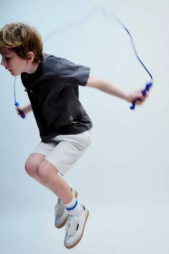 Shorts with elastic waistband and adjustable front drawstring. Front pockets with piping detail. ... | Zara US