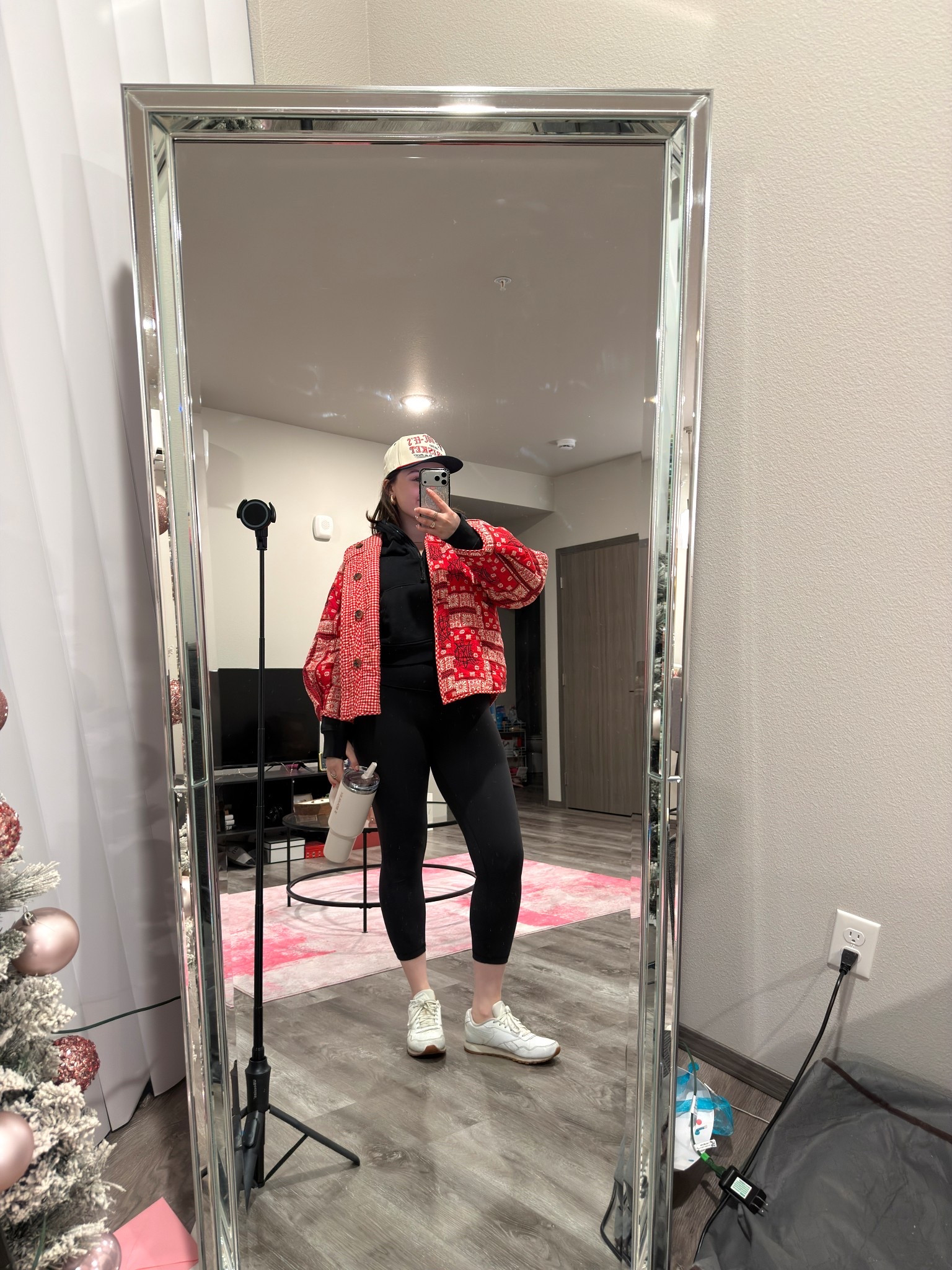 Comfy Valentine’s Day outfit wearing my favorite activewear! If you’re plans are at home or you’re working out, this fit is for you 🥰💗

I’m wearing a size 8 sweatshirt, L jacket, size 10 leggings and size 9 sneakers

#LTKActive #LTKMidsize #LTKValentine