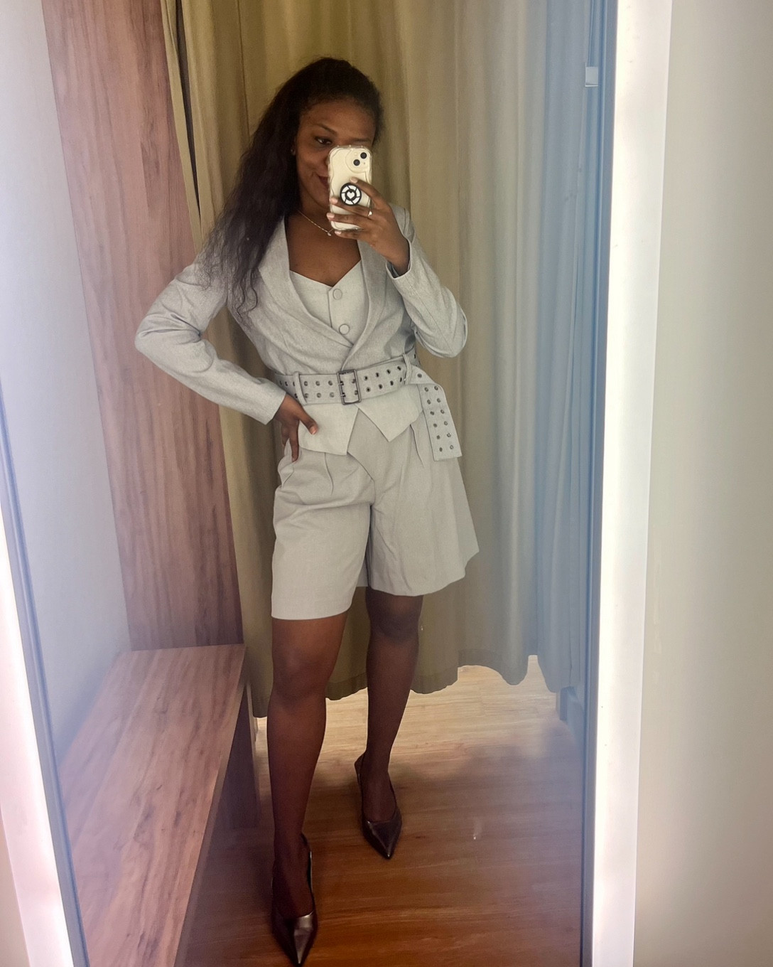 Uma alfaiataria bem moderna! As bermuda em alfaiaria estão em alta, fica a dica de uso! 🤌🏾😉

#LTKlookdetrabalho