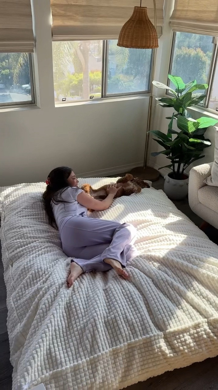 Cozy two in one daybed

Home finds, home furniture, two in one bean bag, bean bag, adult bean bag, adult daybed, daybed, reading corner, reading chair, homebody, cozy, introvert, amazon, amazon furniture, amazon must haves, amazon home

#LTKFamily #LTKSeasonal #LTKHome