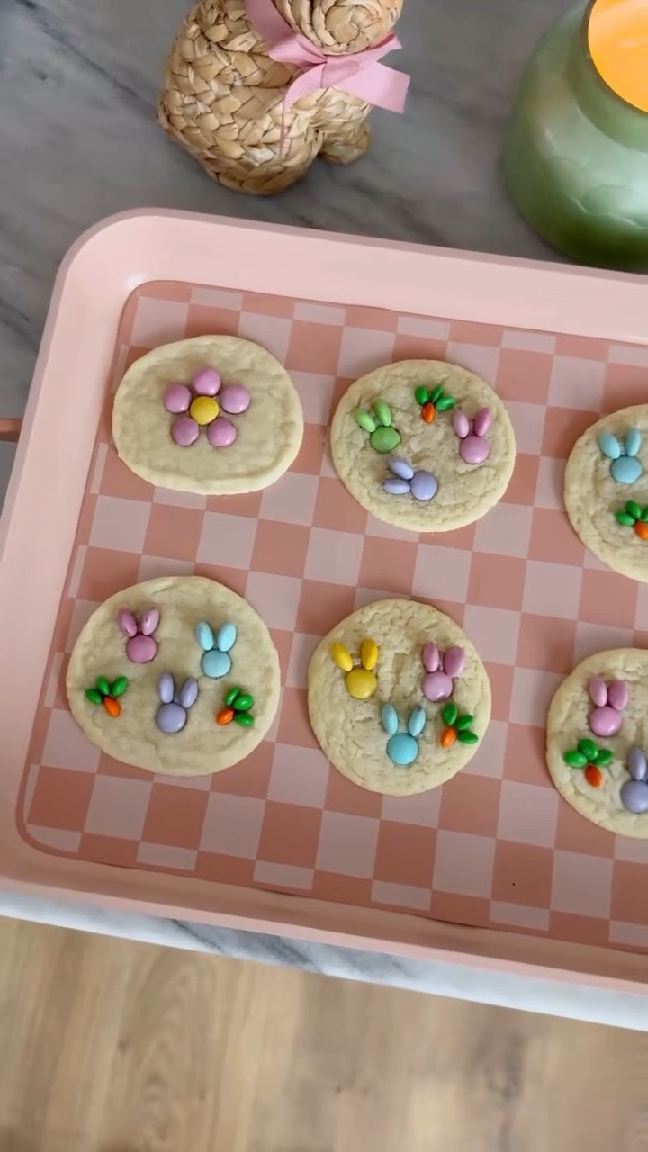 Bunny sugar cookies 🍪🐰

All you need are sugar cookie dough, M&Ms, and M&M minis 😍 fun to do with your little one💕

#eastercookies #easter #easyrecipe
