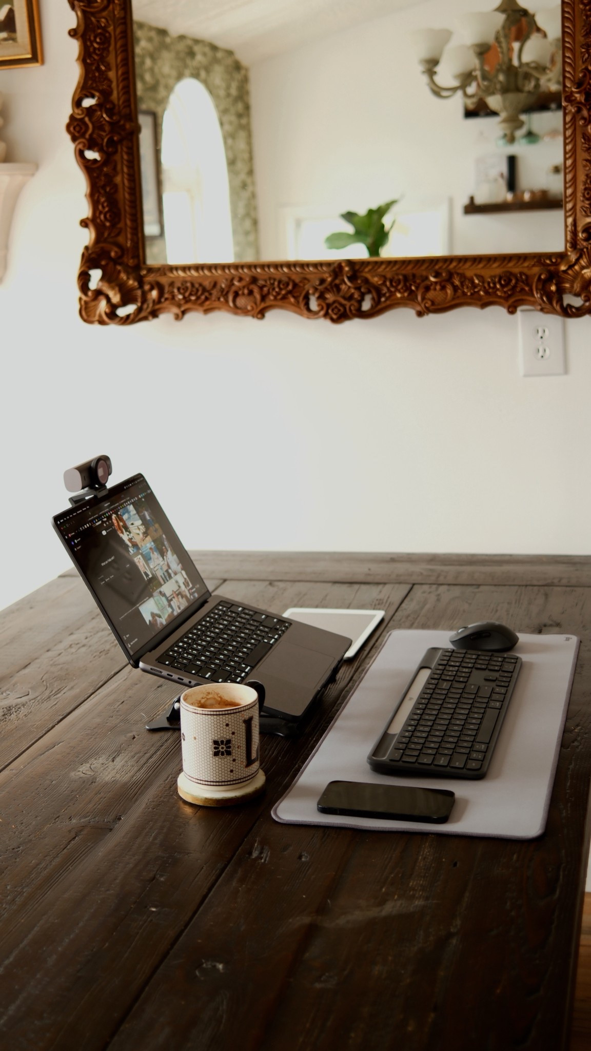 Solar Keyboard + Wireless Desk Tech

#LTKGiftGuide #LTKHoliday #LTKSaleAlert