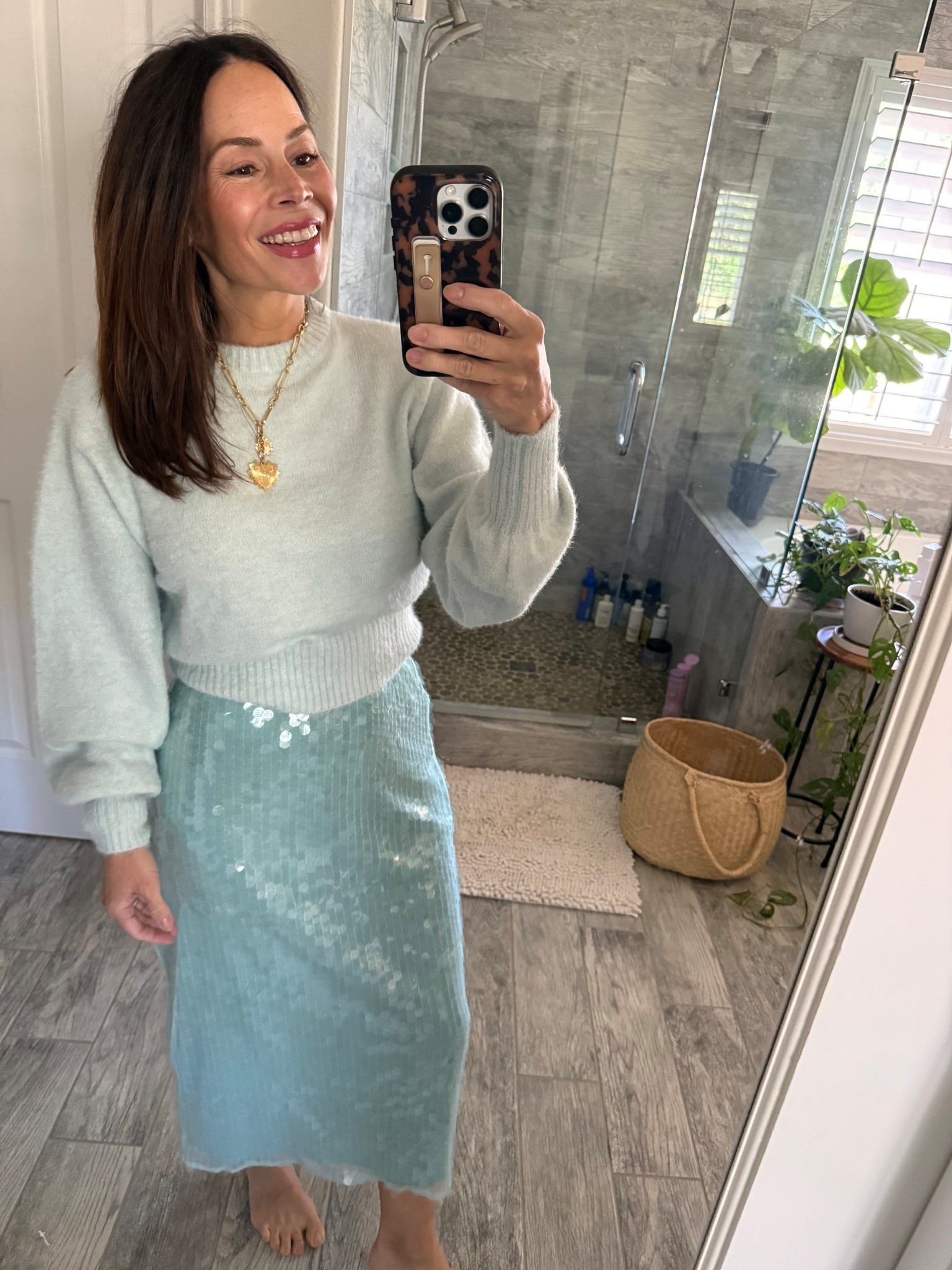 Sequin Season Series, V3! pastel holiday edition. This color is gorgeous! Light aqua minty blue. Stand out in the sea of black, brown and grey and shine like the beautiful woman you are! 

#ltkholiday
