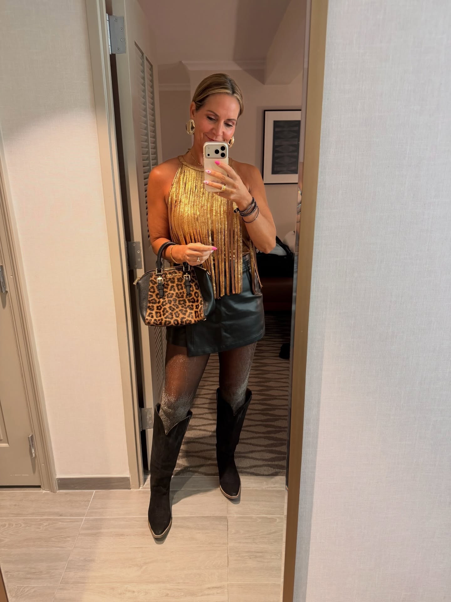 Texas fashion💋
The most comfortable western boots we own - also hands down the sexiest thing Tim owns.😍😉

Cowgirl boots, Cowboy boots

#ootd #texas #texasfashion #cowgirlboots #midlifestyle

#LTKTravel #LTKOver40 #LTKootd