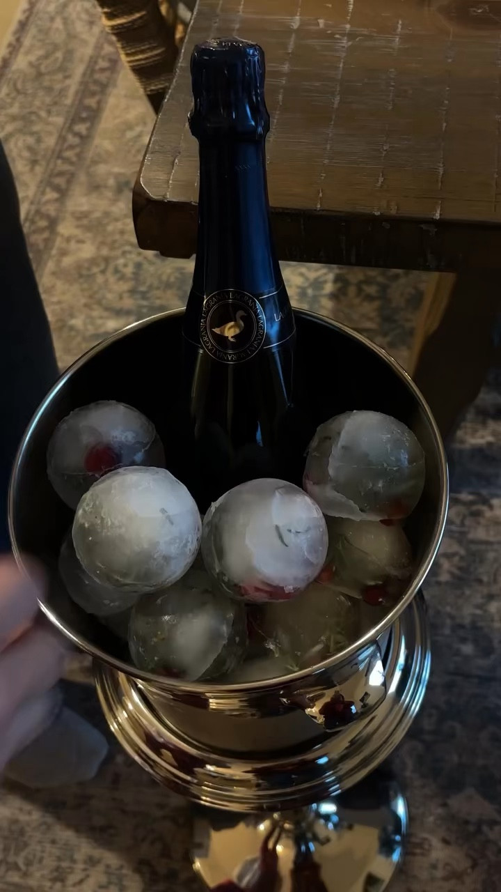 Christmas details ❤️

#LTKFindsUnder50 #LTKHoliday #LTKSeasonal