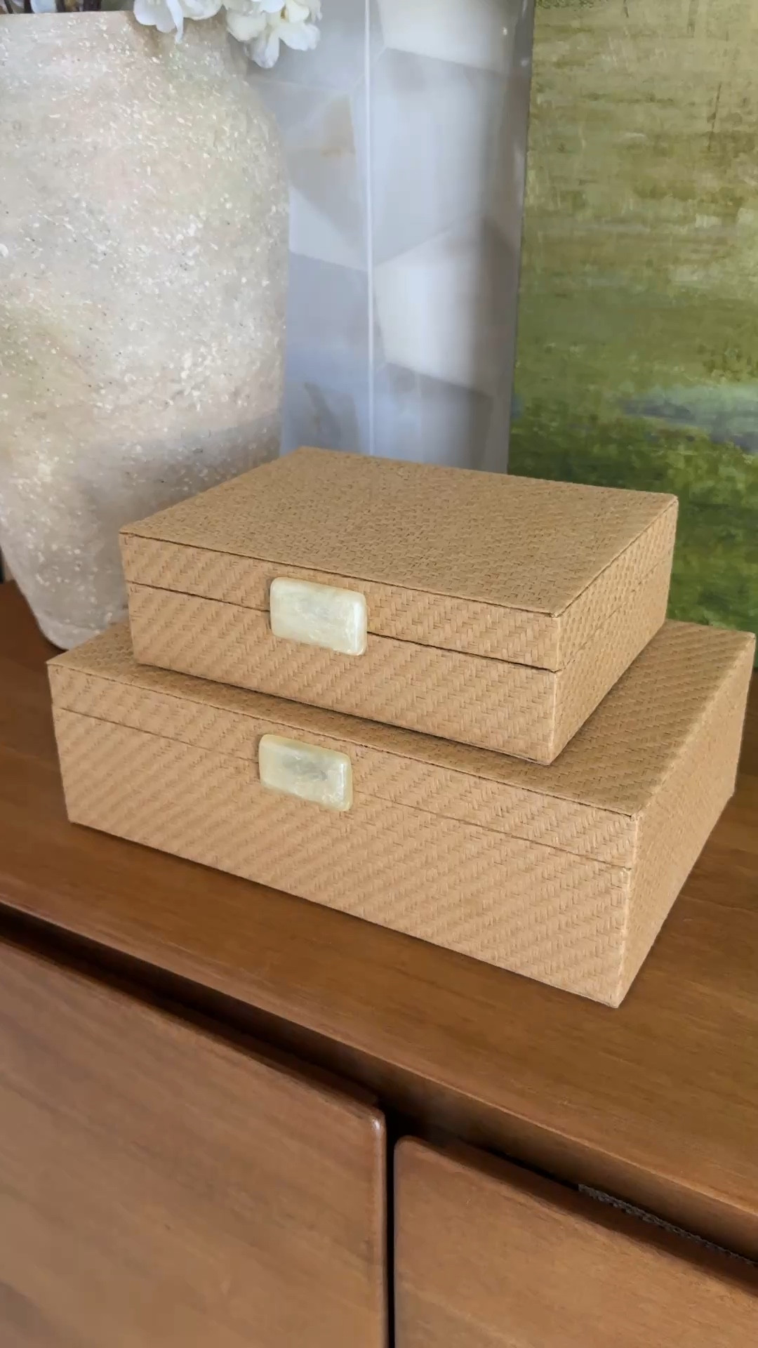 Spring Living Room Console Decor #springhome #springdecor #springfloral 

 

#LTKSeasonal #LTKHome #LTKFindsUnder100