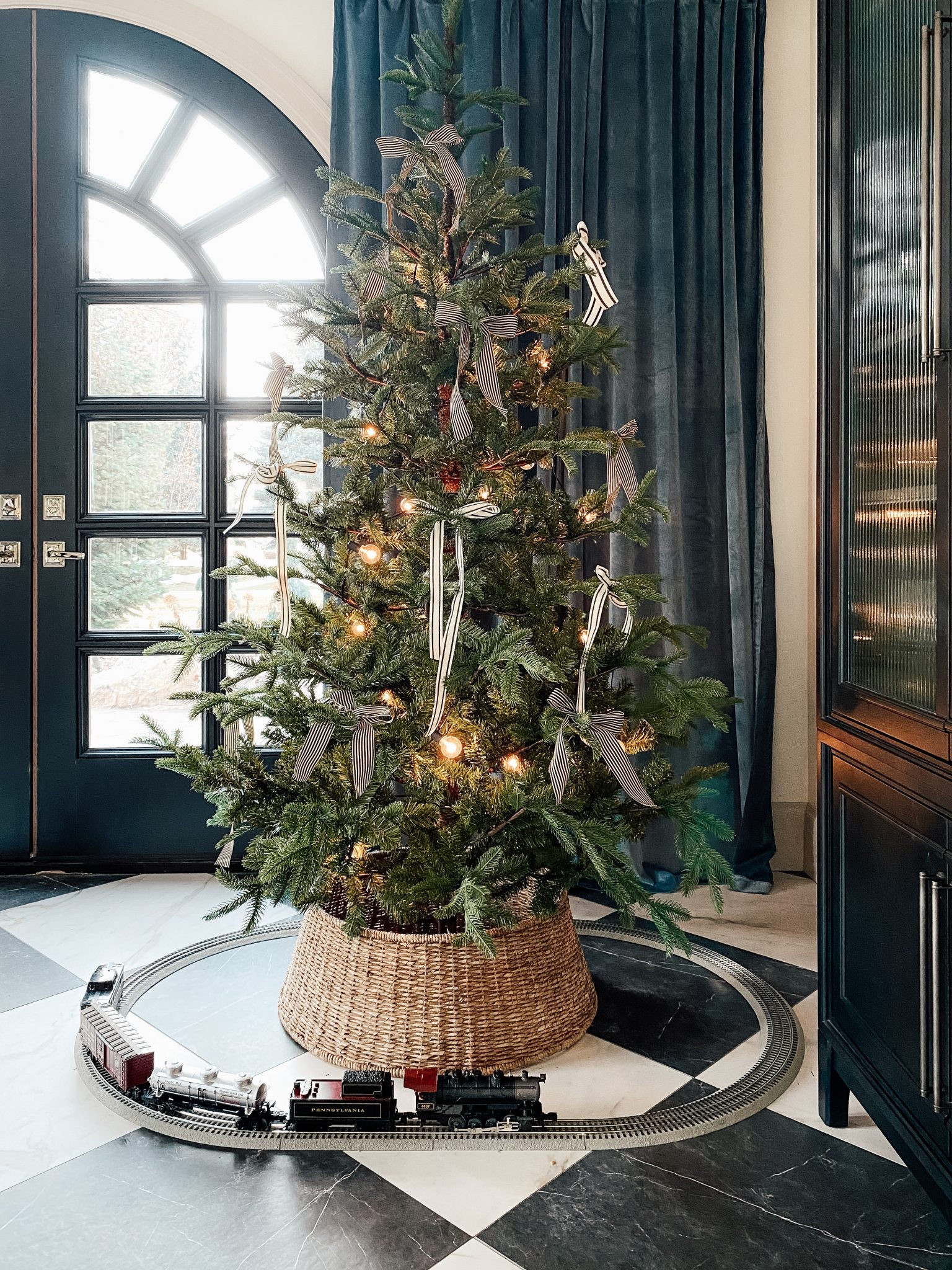 I'm a 1st of November holiday decorator (Halloween deserves to have its moment imo!), but I start scouring my favorite retailers for holiday decor well before I start decorating. You already know I love @wayfair furnishings and decor, but they also have the most incredible holiday selections, too... wreaths, trees, ornaments, advent calendars, and more! #OnlyAtWayfair #wayfair #ad #wayfairpartner

#LTKSeasonal #LTKHoliday #LTKHome