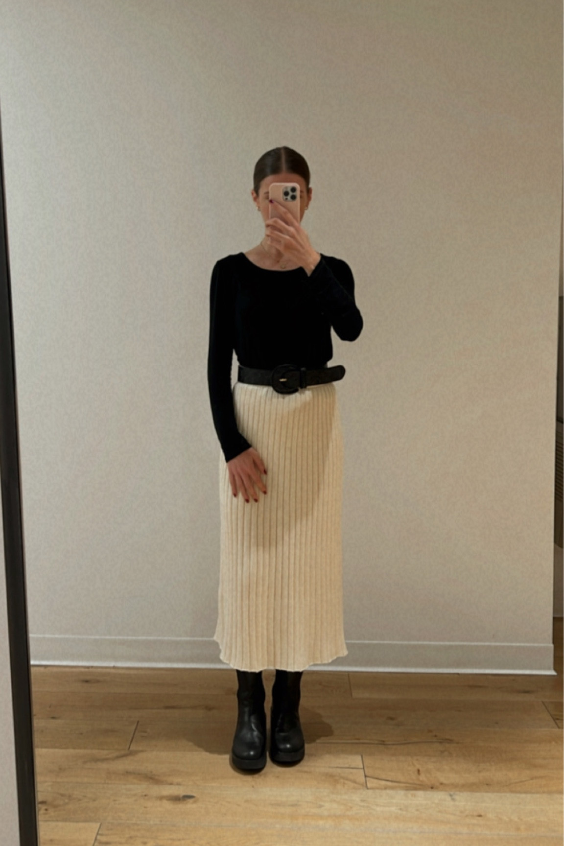 A winter outfit that’s great for the holidays, work, going out, or just on the go! 

#LTKworkwear #LTKHoliday #LTKstyletip