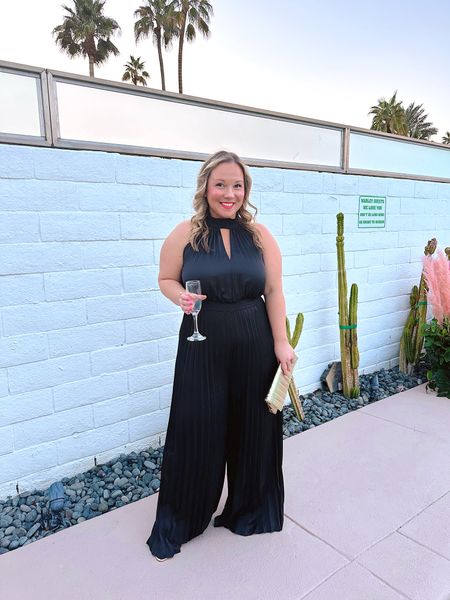 Palm Springs dinner outfit 
Wearing size medium I sized down 
Use code STYLENRIGHT30 through tonight March 19th 
Otherwise my code is STYLENRIGHT20 
Wedding guest outfit 


#LTKcurves #LTKstyletip