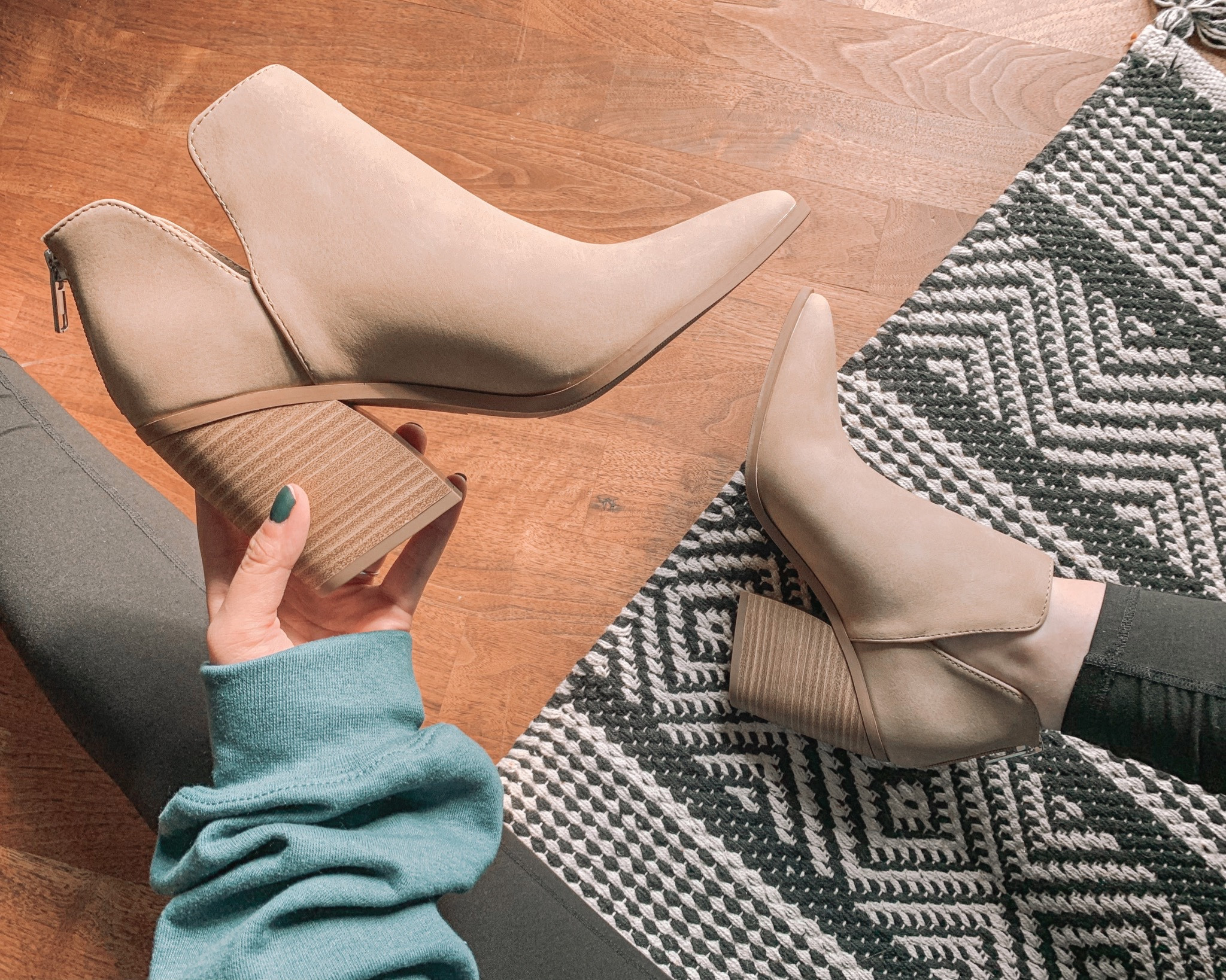 Size 8 // size up a half

Fall boots, fall fashion, booties, boot, ankle boot, Amazon, prime big deal day, sale, ankle slit, block heel, shoes, fall shoes #LTKfall #fallfashion #fallboots #boots #falloutfits

#LTKxPrime #LTKSeasonal #LTKshoecrush