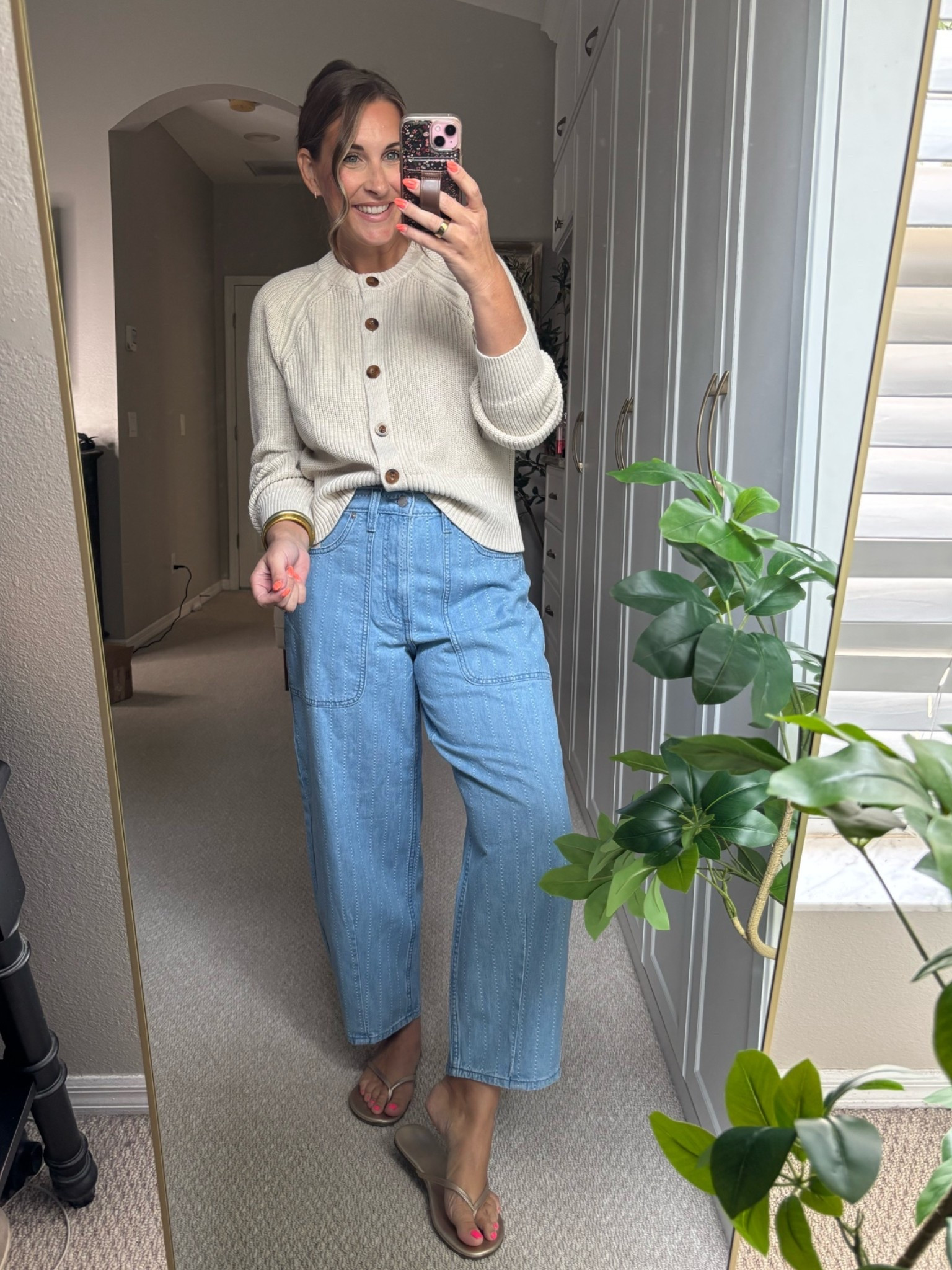 Fall outfit inspo- classic cardigan paired with “trendy” barrel jeans! 

Medium top
Jeans- size 8 (runs big)

#LTKootd #LTKgrwm #LTKSeasonal