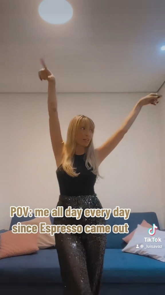 apaixonada por essa calça 🖤

#LTKstyletip #LTKbrasil #LTKVideo