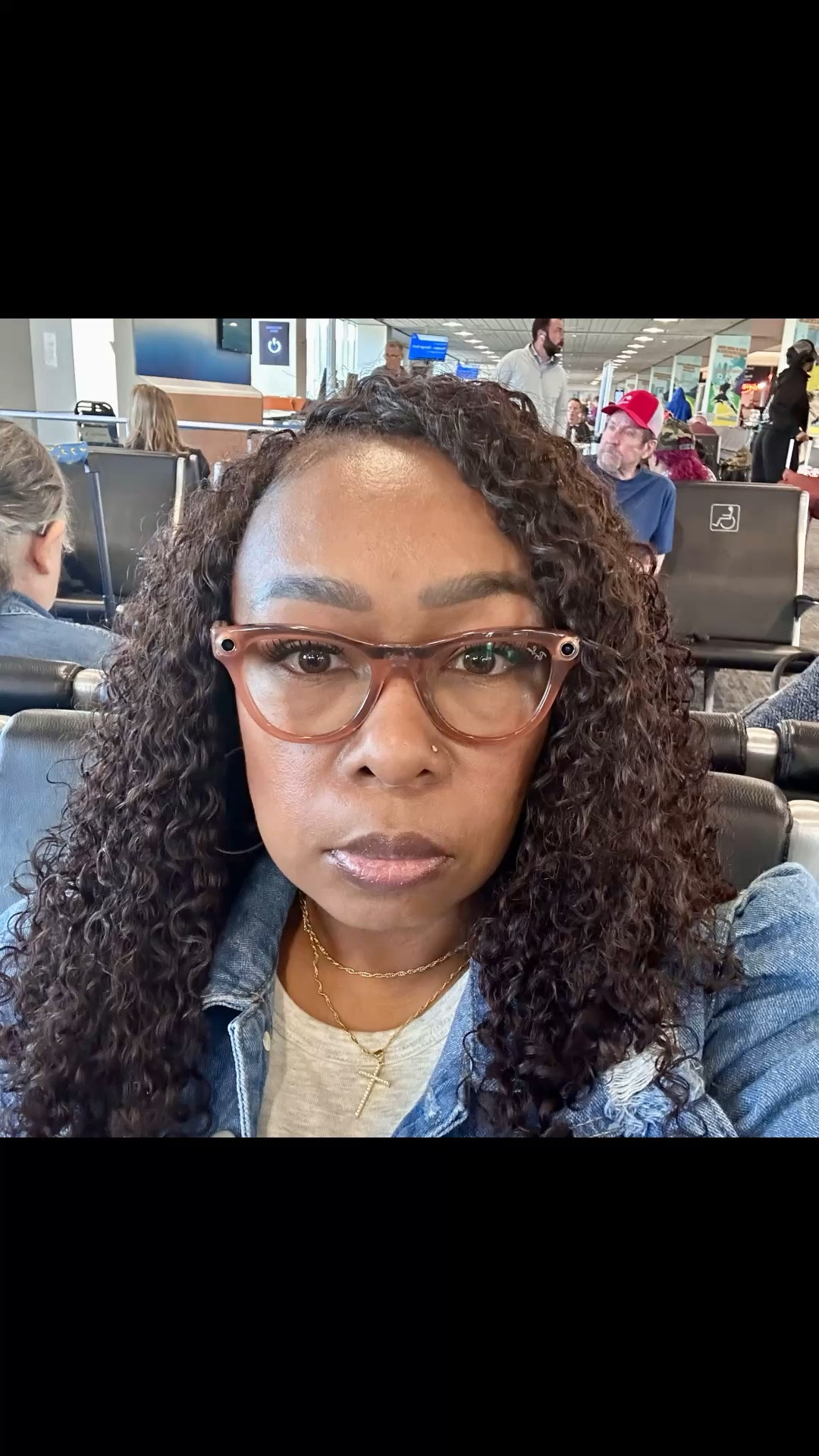 Airport chronicles ✈️✨ catching flights & content in style… because these Meta glasses? Yeah, they’re coming everywhere with me 😌💁🏽‍♀️


#AirportChronicles #TravelInStyle #MetaGlasses #TechChic #Over40Style #TravelVibes #ContentCreatorLife #EffortlessStyle #ExclusivelyKiba

#LTKdayinmylife