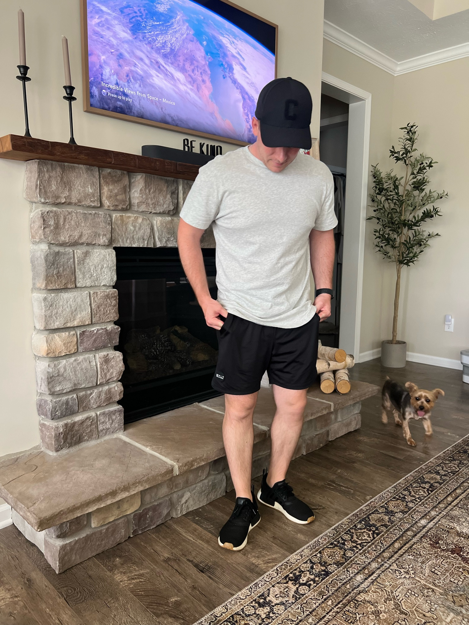 Today’s outfit is coming in clutch keeping me cool in this warm weather and staying so comfortable! Shirt color was sold out, but style is linked as well as similar products for the hat and shorts.

#LTKActive #LTKMens #LTKFitness