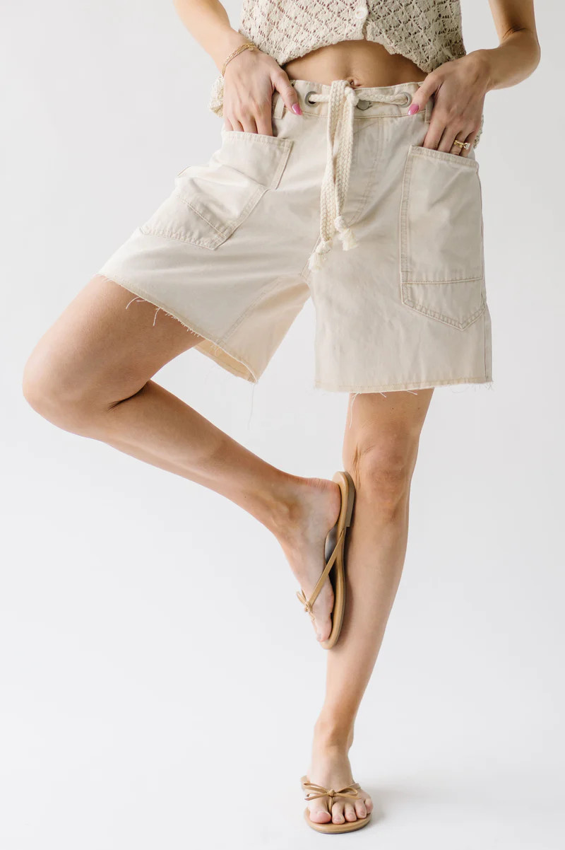The Templin Barrel Denim Short in Cream | Piper & Scoot