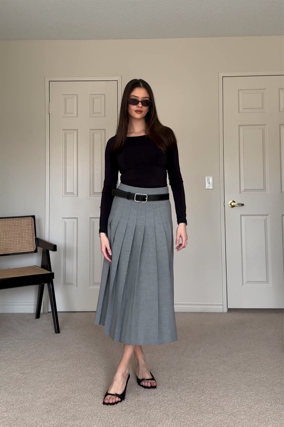 Midi pleated grey skirt outfit. Office outfit, modest spring style