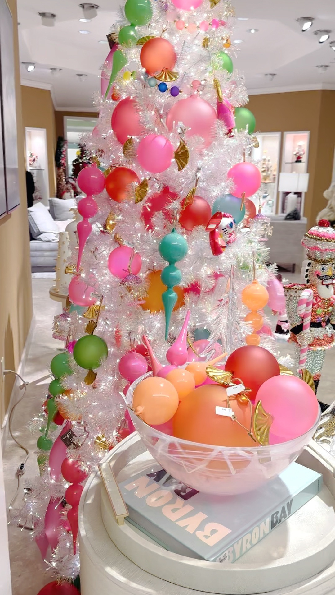 It’s a pink Christmas. 

#LTKGiftGuide #LTKHoliday #LTKHome