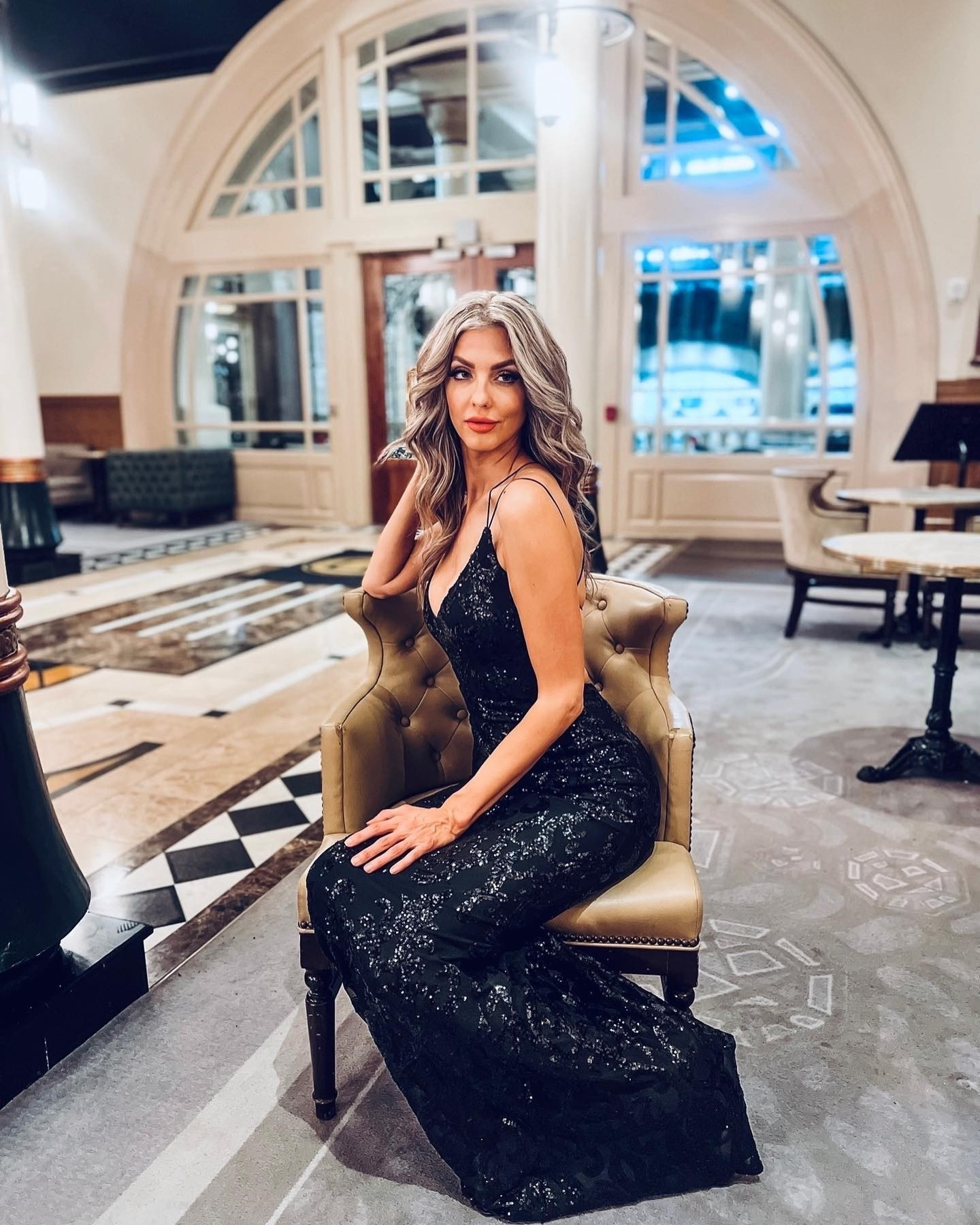 𝘈𝘕𝘋 𝘚𝘖𝘔𝘌𝘛𝘐𝘔𝘌𝘚....𝘚𝘏𝘌 𝘉𝘙𝘐𝘕𝘎𝘚 𝘖𝘜𝘛 𝘛𝘏𝘌 𝘎𝘓𝘈𝘔 𝘈𝘎𝘈𝘐𝘕.. 💄💋