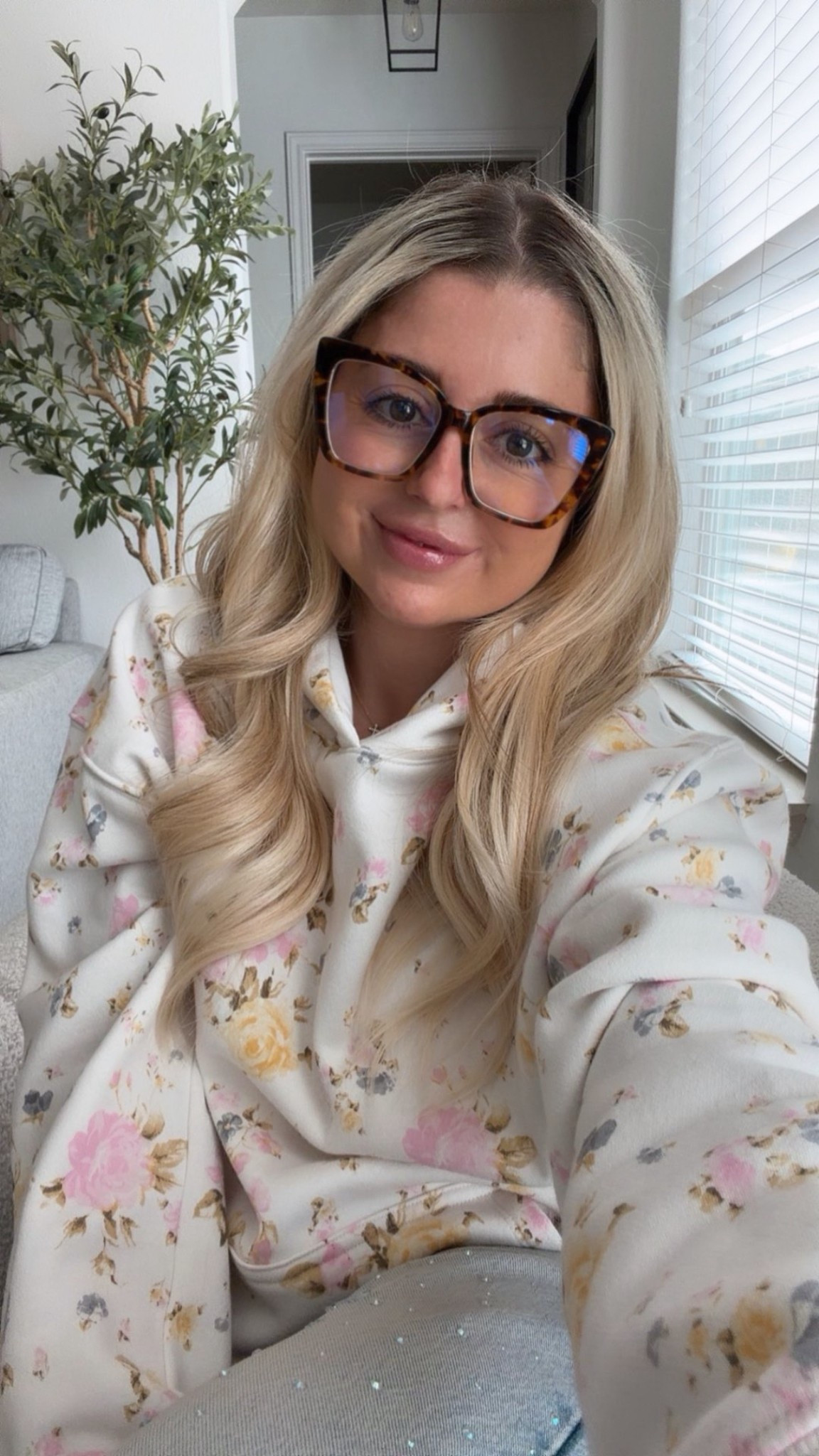 OOTD 
Floral hoodie small
Blue light glasses 


#LTKootd