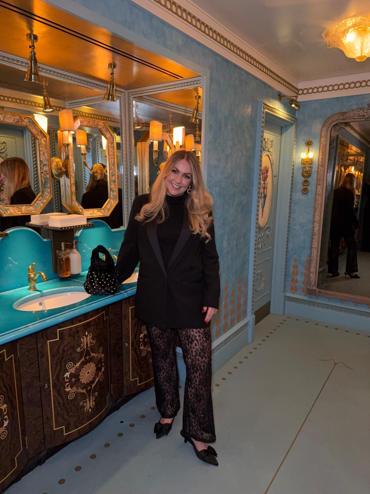 An evening with Peacocks and all the sparkles ✨ 

#LTKCyberWeek #LTKMidsize #LTKootd