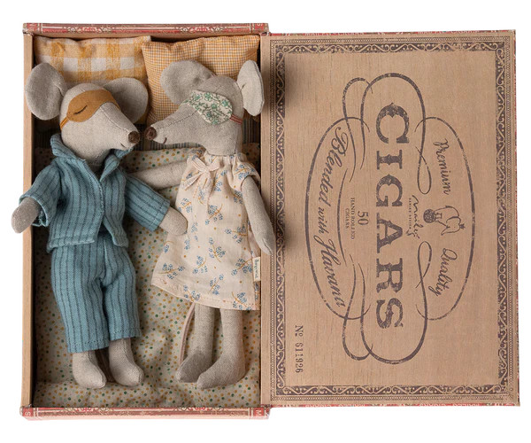 Mum & Dad Mice in Cigar Box | MailegUSA