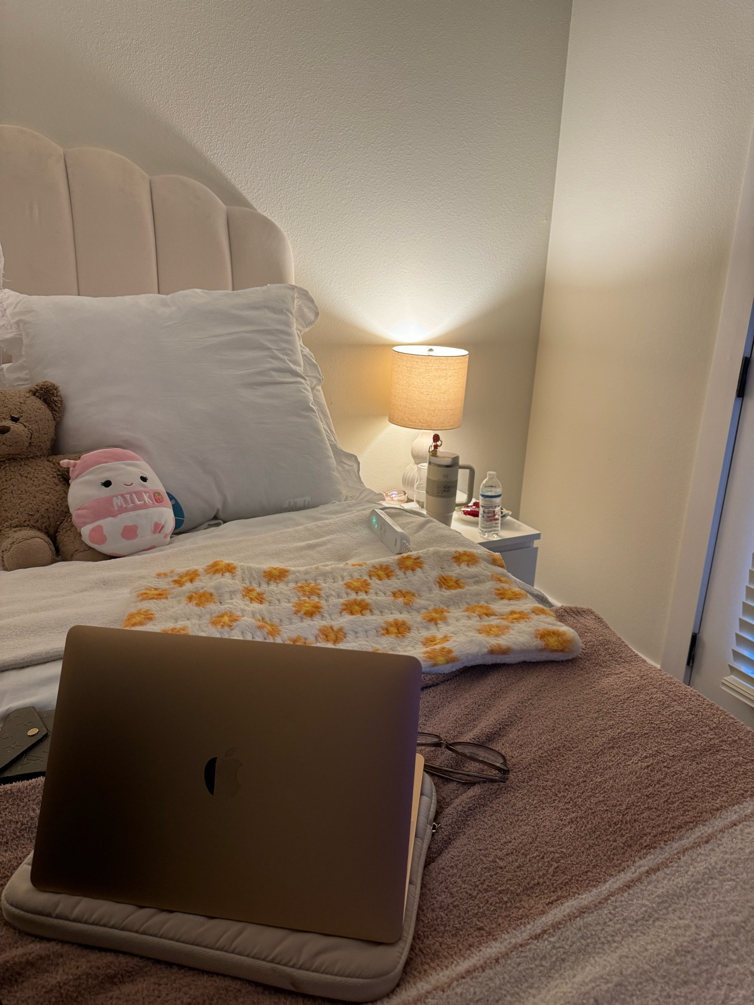 The coziest heating pad 🌼 🧡🍊🥞
It’s like a blanket and heating pad all in one!! 

#LTKGiftGuide #LTKfindsunder50 #LTKhome