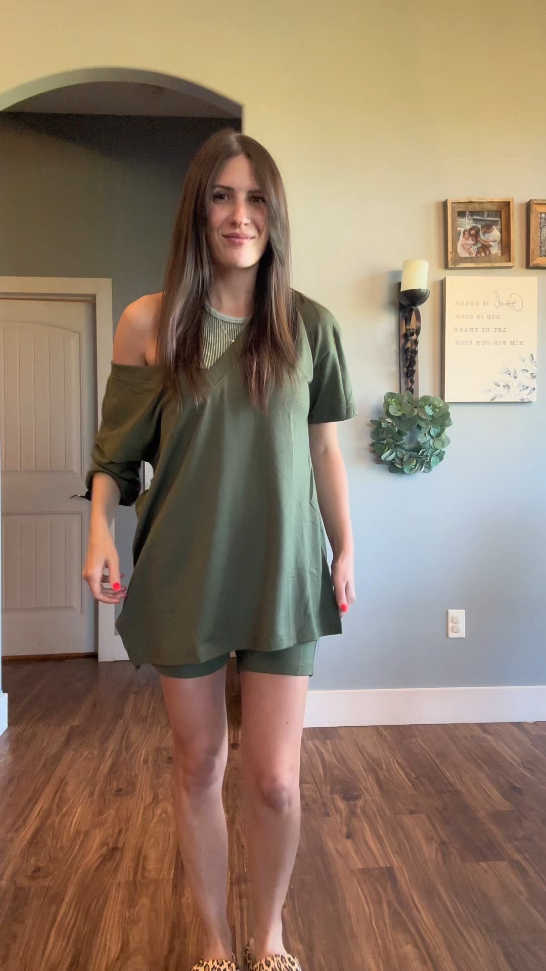 This lounge set and leopard slipper? Yes please! 🤩

#LTKSeasonal #LTKFindsUnder50 #LTKStyleTip