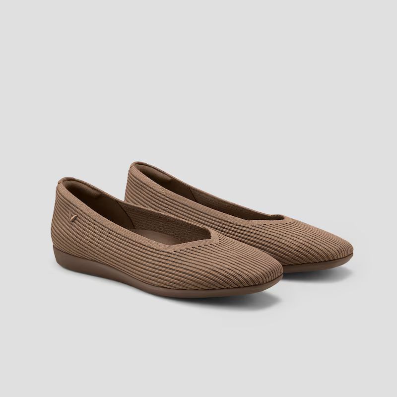 Lightweight Square-Toe V-Cut Flats (Margot Walker) | VIVAIA