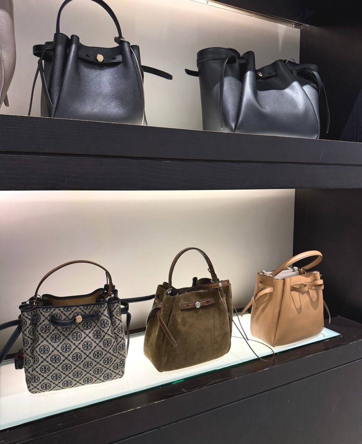 I saw these beautiful handbags and I loved them so much! The shape and the different types of leather or fabric options! My eye went straight to the suede one in the middle but the black one is so pretty too! I think they could be perfect for everyday use. All linked ⬆️

#ltkcreator #ltkfinds #ltkwatchnow #nordstrom #nordstromfinds #handbag #toryburch #suede #fall #falloutfits #fallfashion 

#LTKItBag #LTKSeasonal #LTKStyleTip