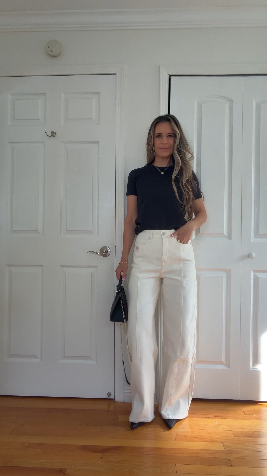 white soft barrel leg jeans sz S - true to size. I’m 5’5” 122 lbs  waist 27"
Amazing quality!
Use my code MYVESNA to save 10% 

 #LTKSpringSale #LTKgrwm #LTKootd