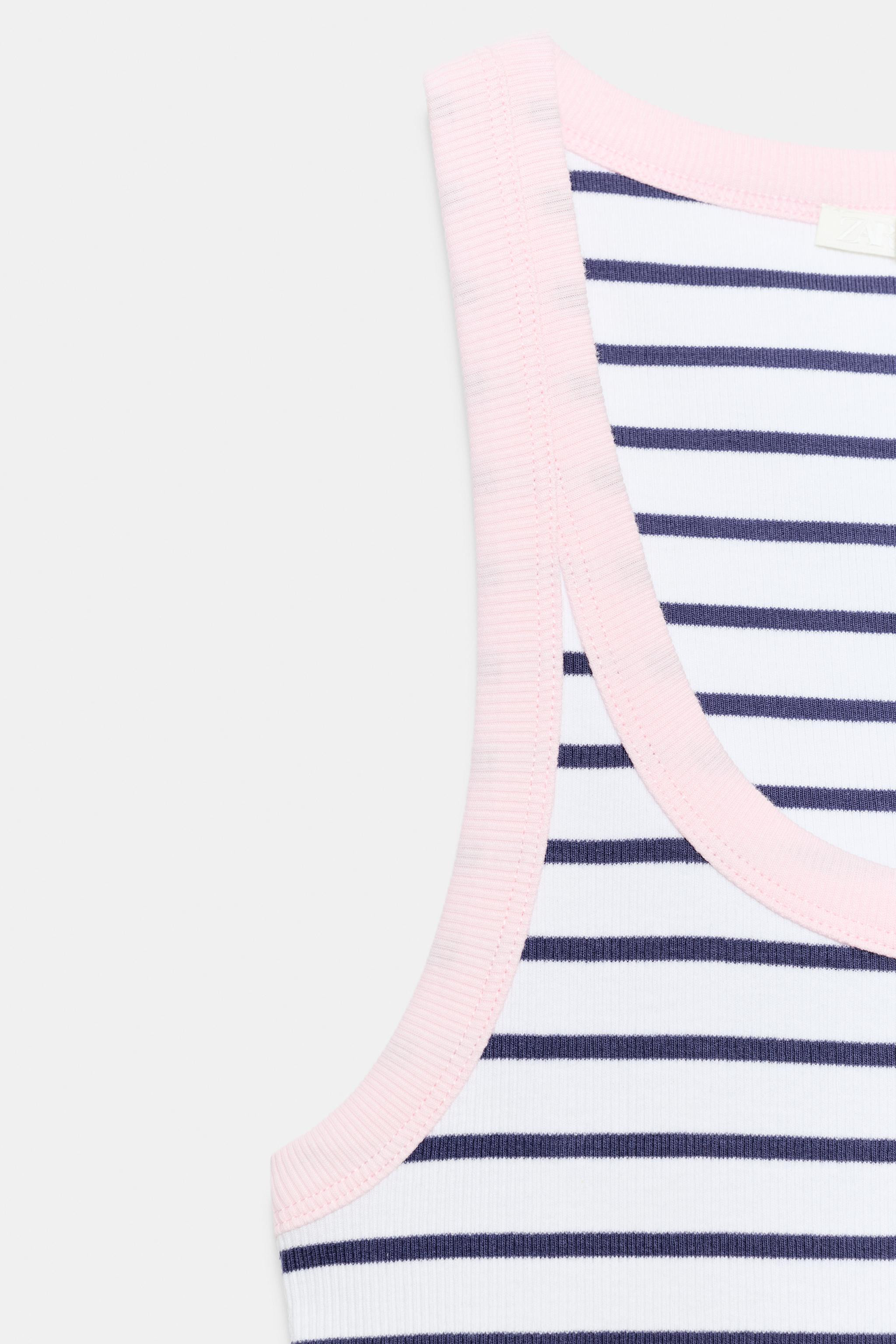Model height: 170 cmTop made of a cotton blend yarn. Featuring a round neck, sleeveless design an... | Zara UK