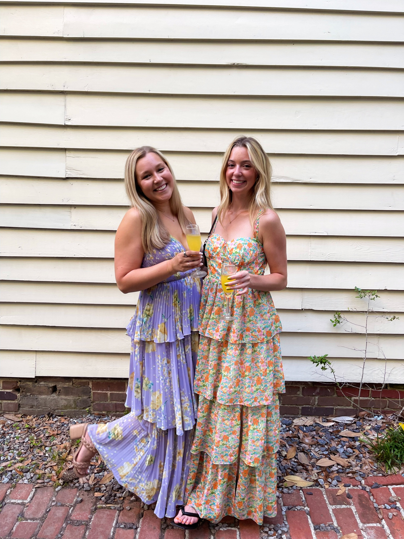 These are both adorable dresses from ASTR The Label. The quality is great for a wedding or special event. Both dresses are a size small, and the tan heels are a size 7. All items run true to size. 💓  