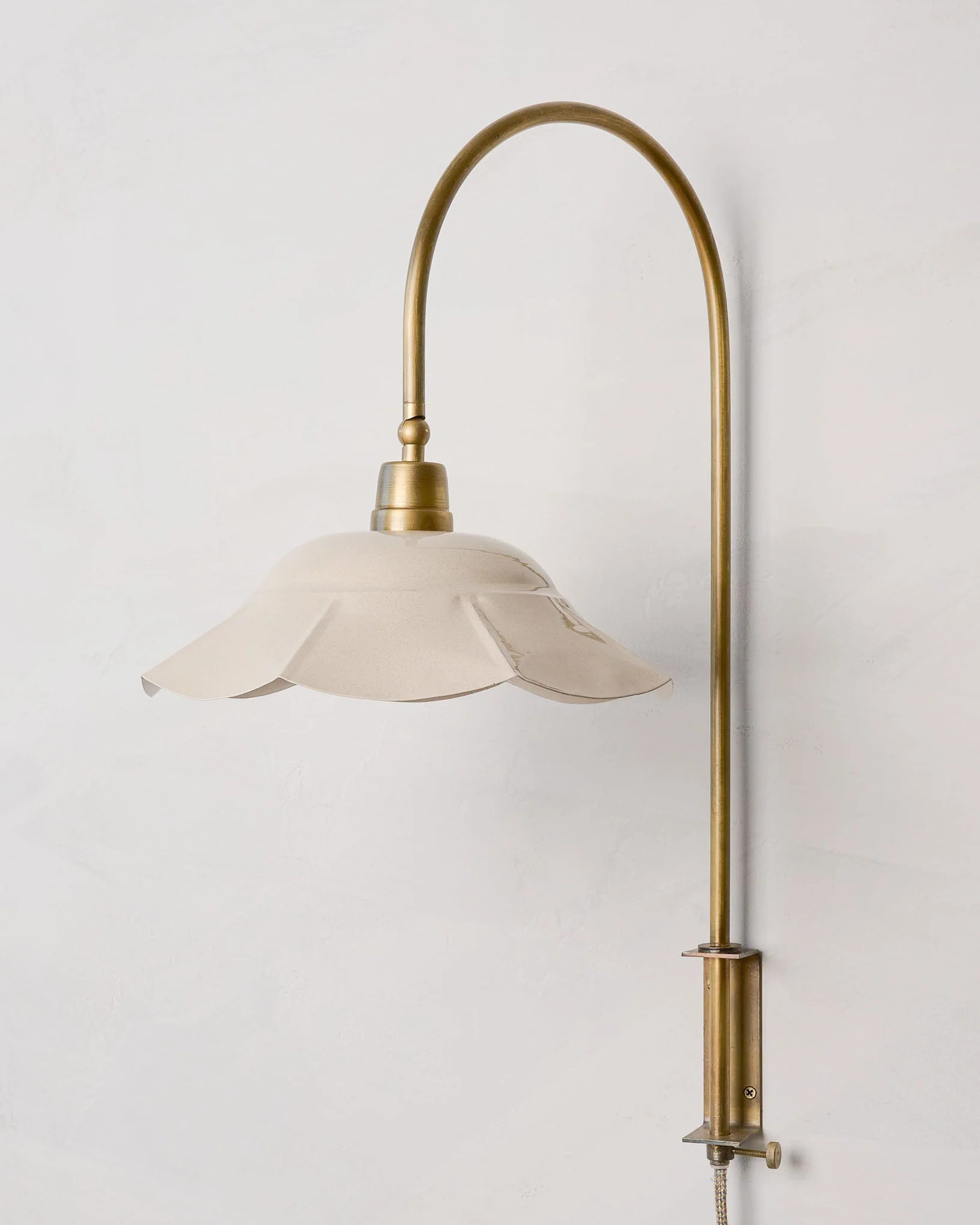 Mary Enamel Plug-in Sconce | Magnolia