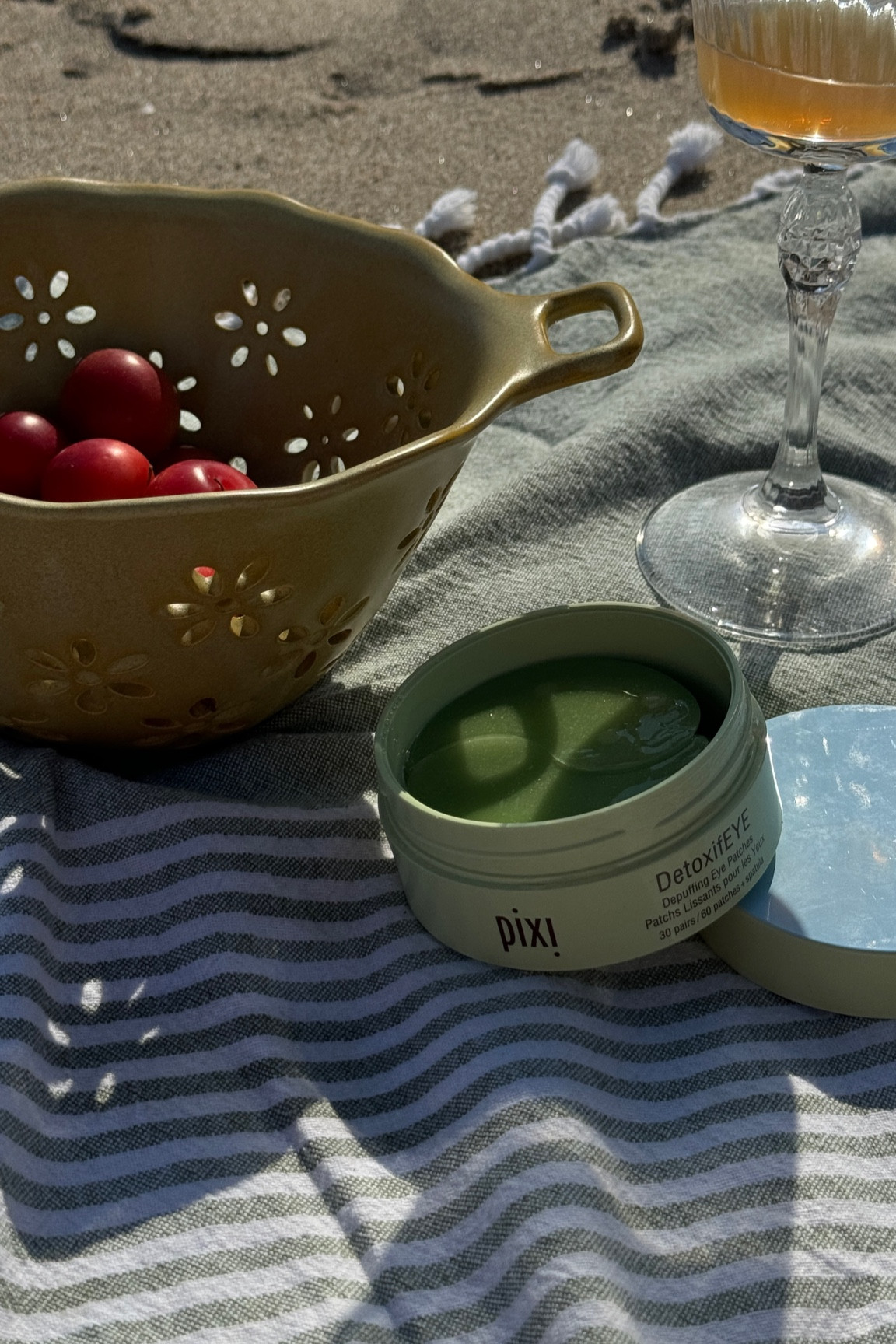 favorite eye patches available at target! @pixibeauty @target #Ad #PixiBeauty #PixiOnTheGlow #PixiSuperGlow #Target #TargetPartner

#LTKFindsUnder50 #LTKVideo #LTKBeauty