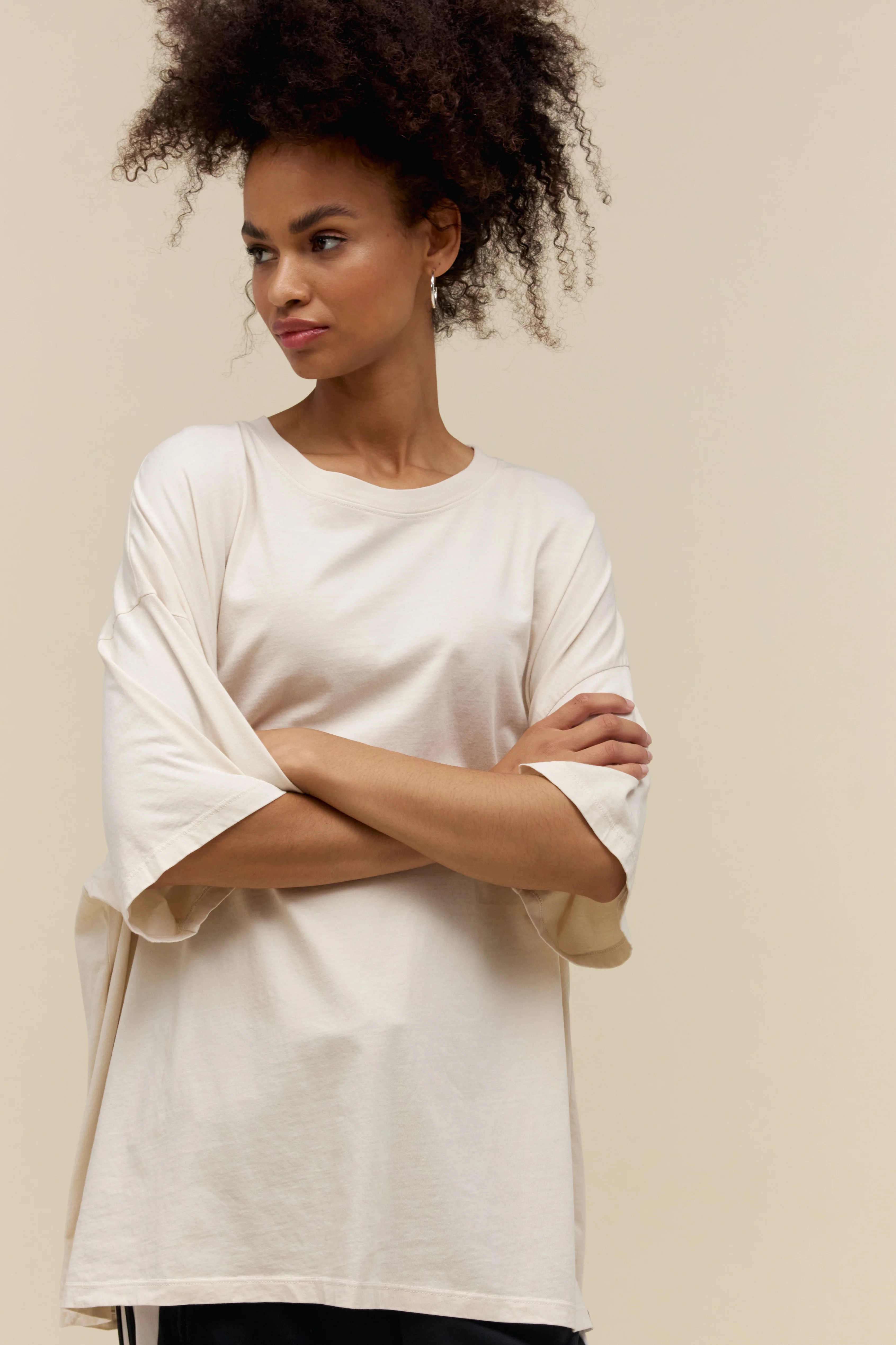 Solid OS Tee in Dirty White | Daydreamer