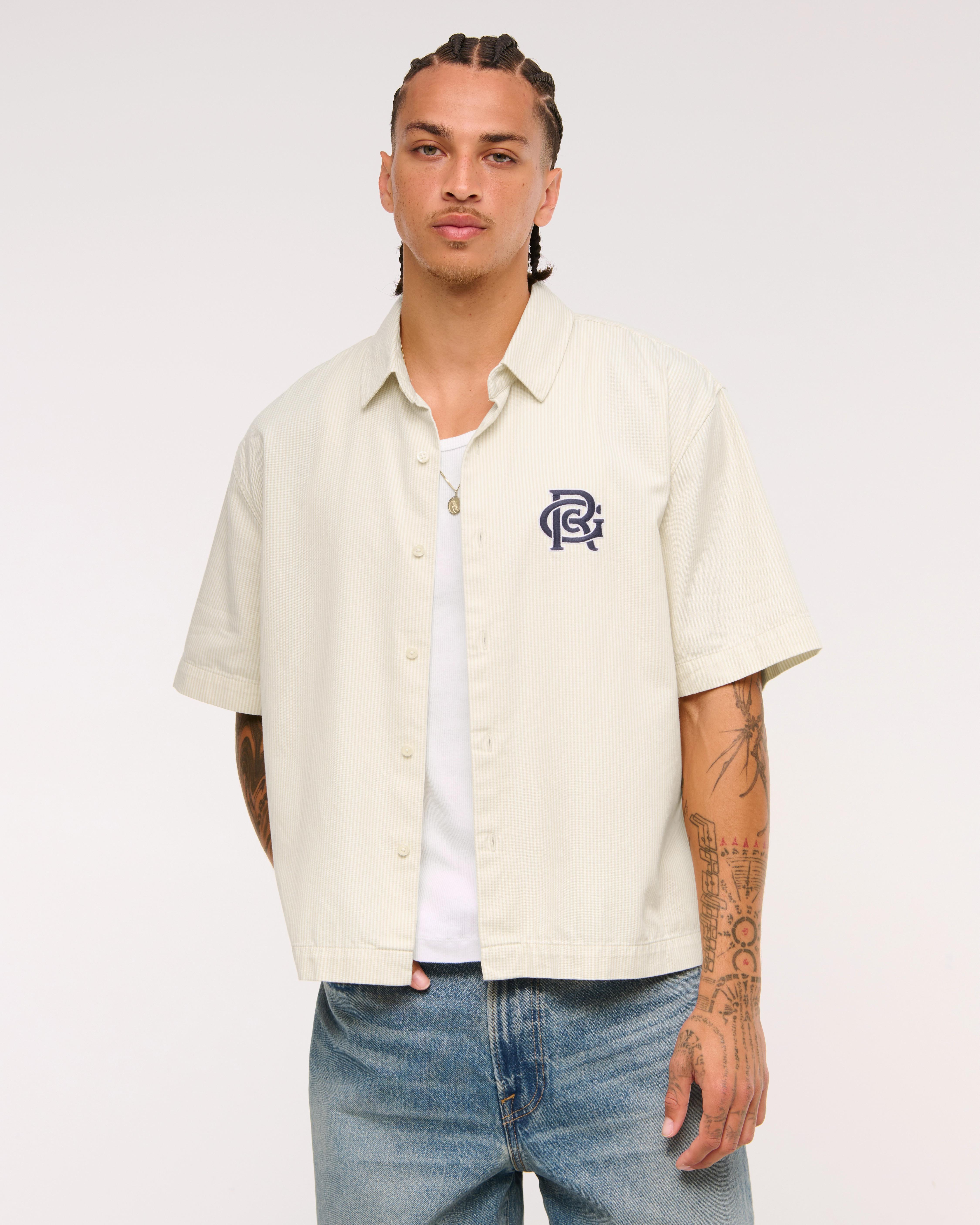 Short-Sleeve Random Golf Club Button-Up Shirt | Abercrombie & Fitch (US)