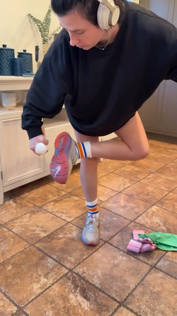 The girls went back to school today, my house was a DISASTER, as was my anxiety, so I put on my headphones and got to work. I always feel better after I clean

#asmrsounds #asmrvideo #cleaningmotivation #cleanwithme #cleaningasmr