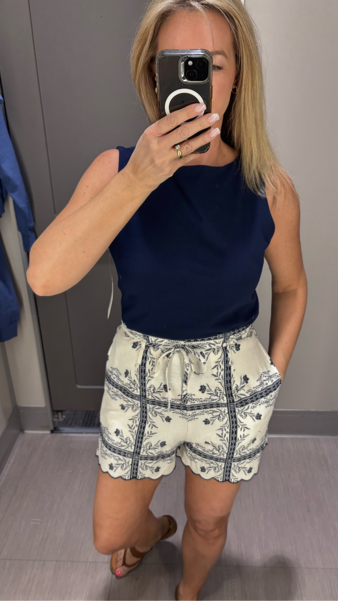 Pull on scallop trim shorts

Linen rayon blend

Navy sculpt boat neck tank top

#LTKmomlife #LTKSeasonal #LTKspringtrends