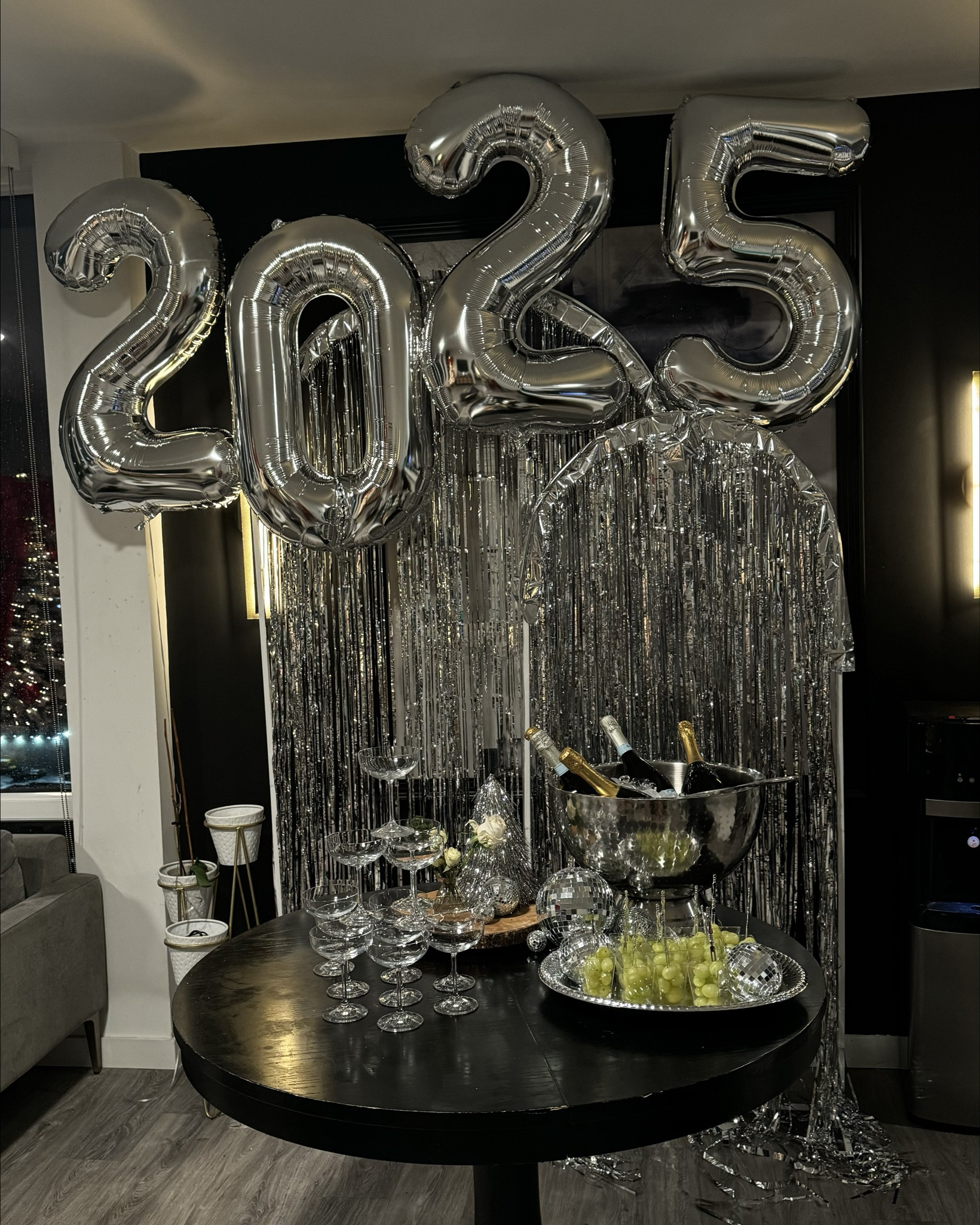 NYE 2025 decor 