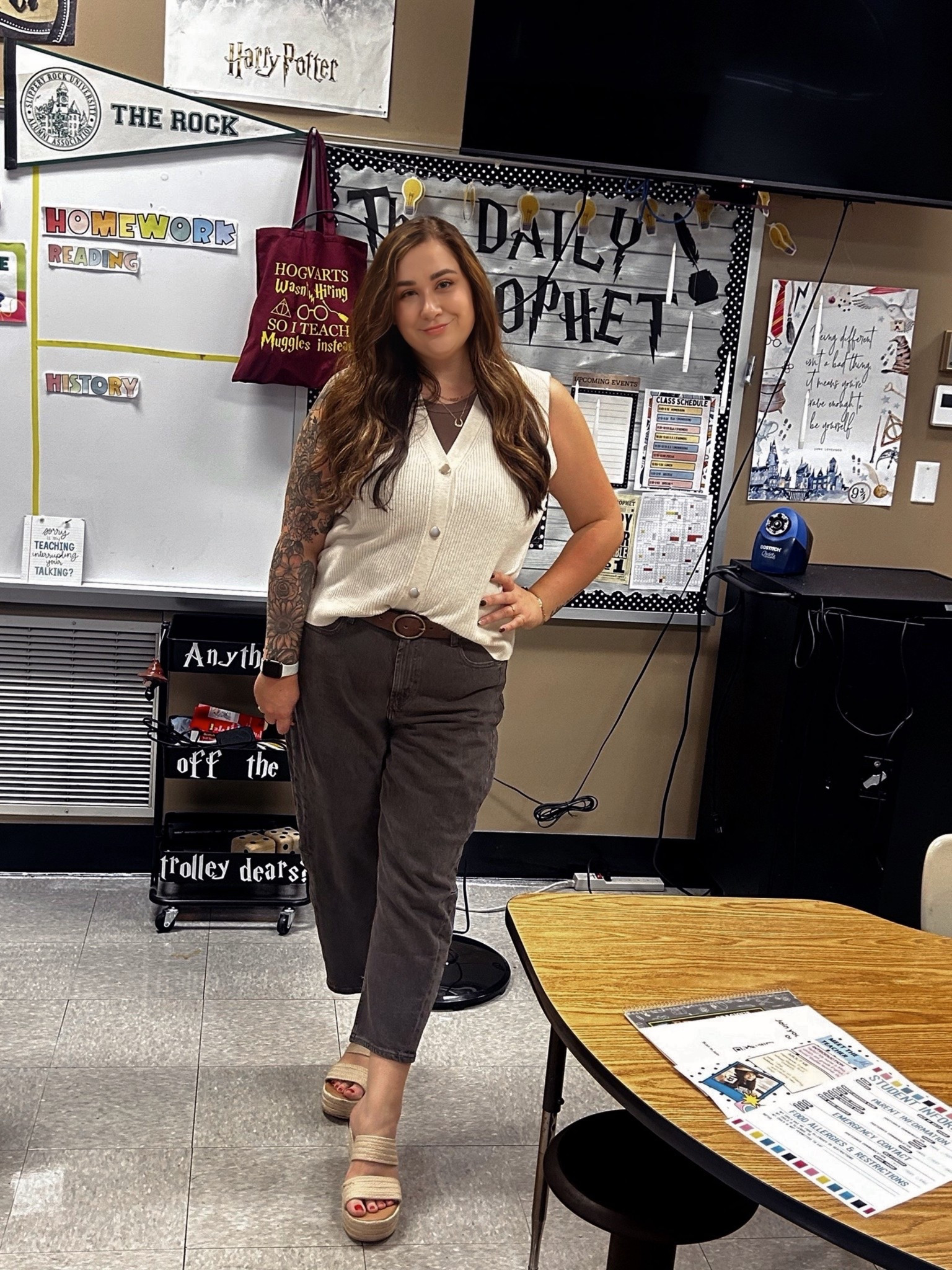 teacher girlie fit🤎

#LTKSaleAlert #LTKSeasonal #LTKMidsize