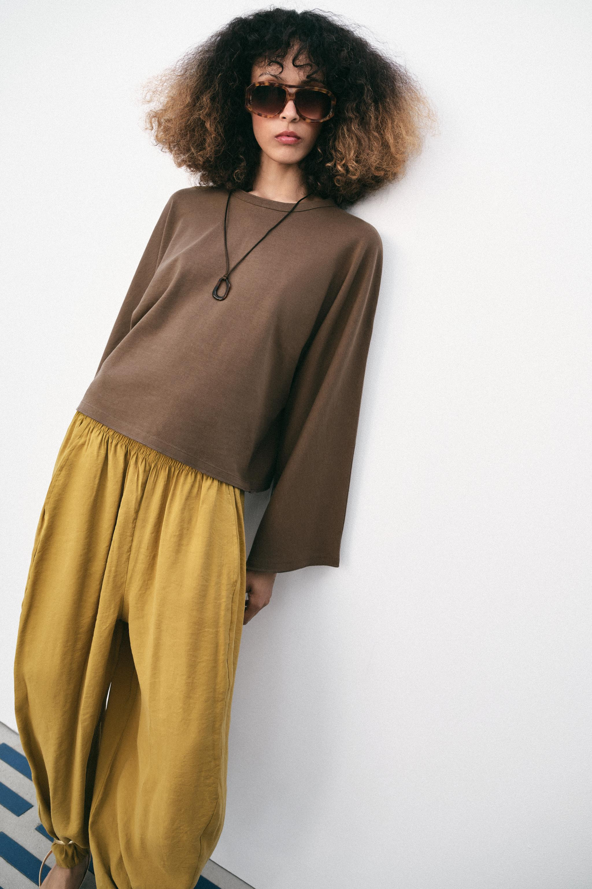 Mid-rise pants with elastic waistband. Front pockets. Billowing leg with elastic cuffs. | Zara US