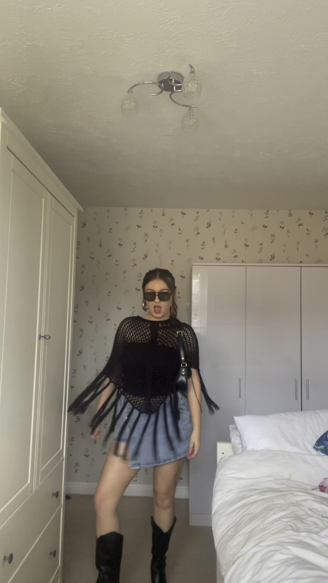 details:
everything from vinted:
top - search shirred boob tube 
poncho - search crochet/knitted/fringe poncho/beach cover up
skort - search denim skort
boots - search black cowboy boots 
 
Sunnies from Nasty Gal but bought in Choice 

#LTKeurope