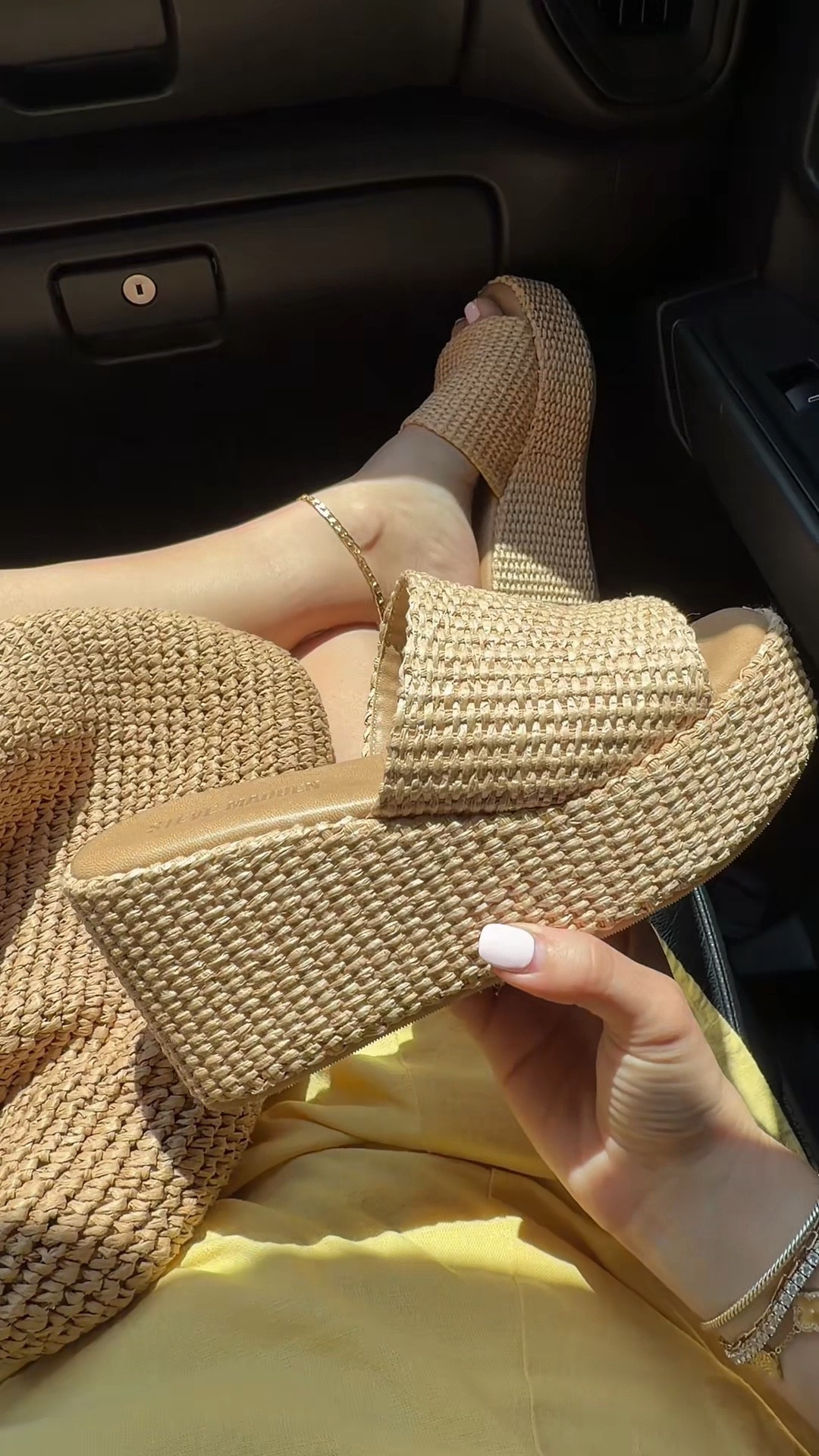 Cute comfy wedges!
Tts