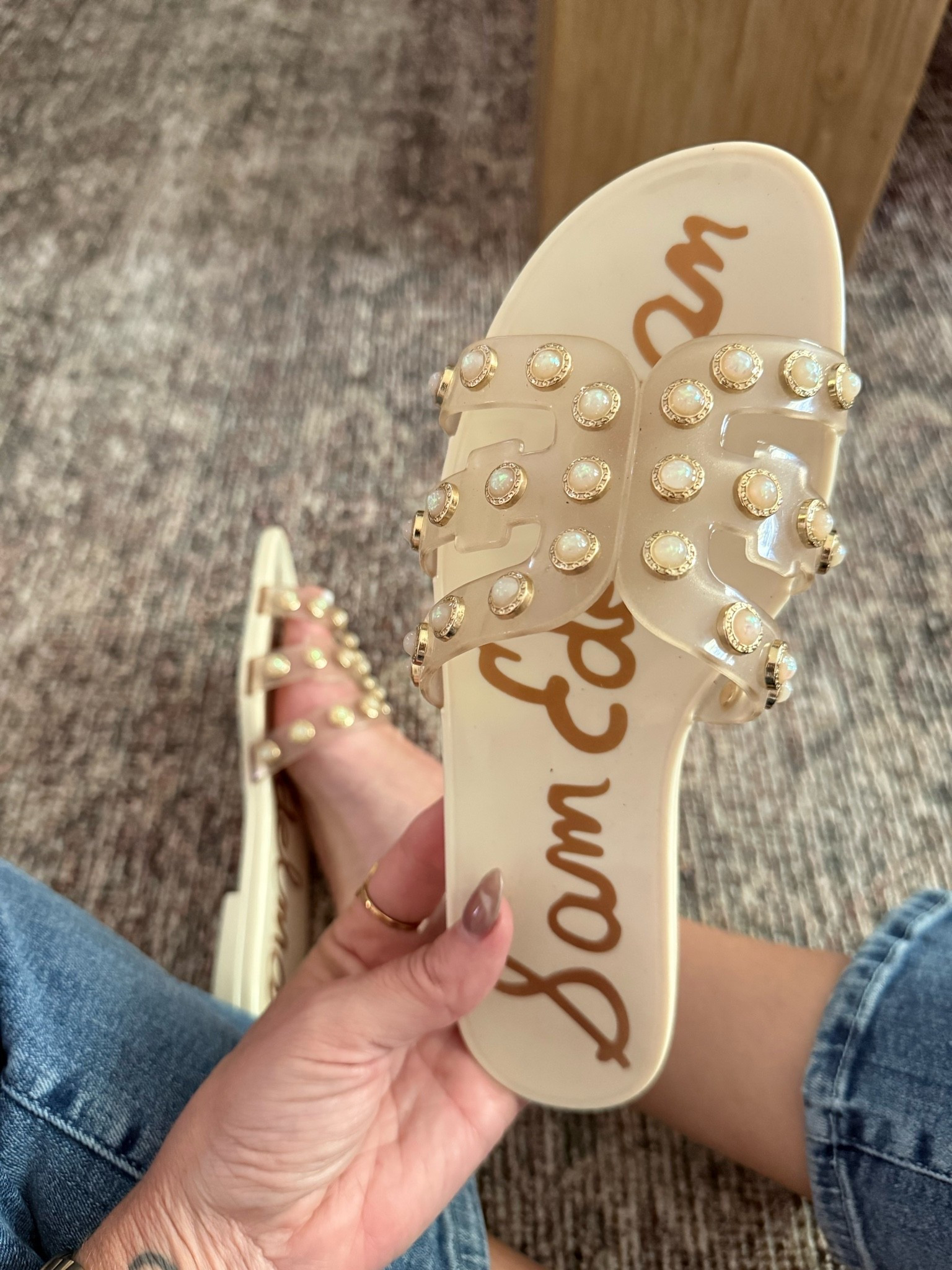 Jelly slides…with pearl details. A cute go with anything summer shoe!
