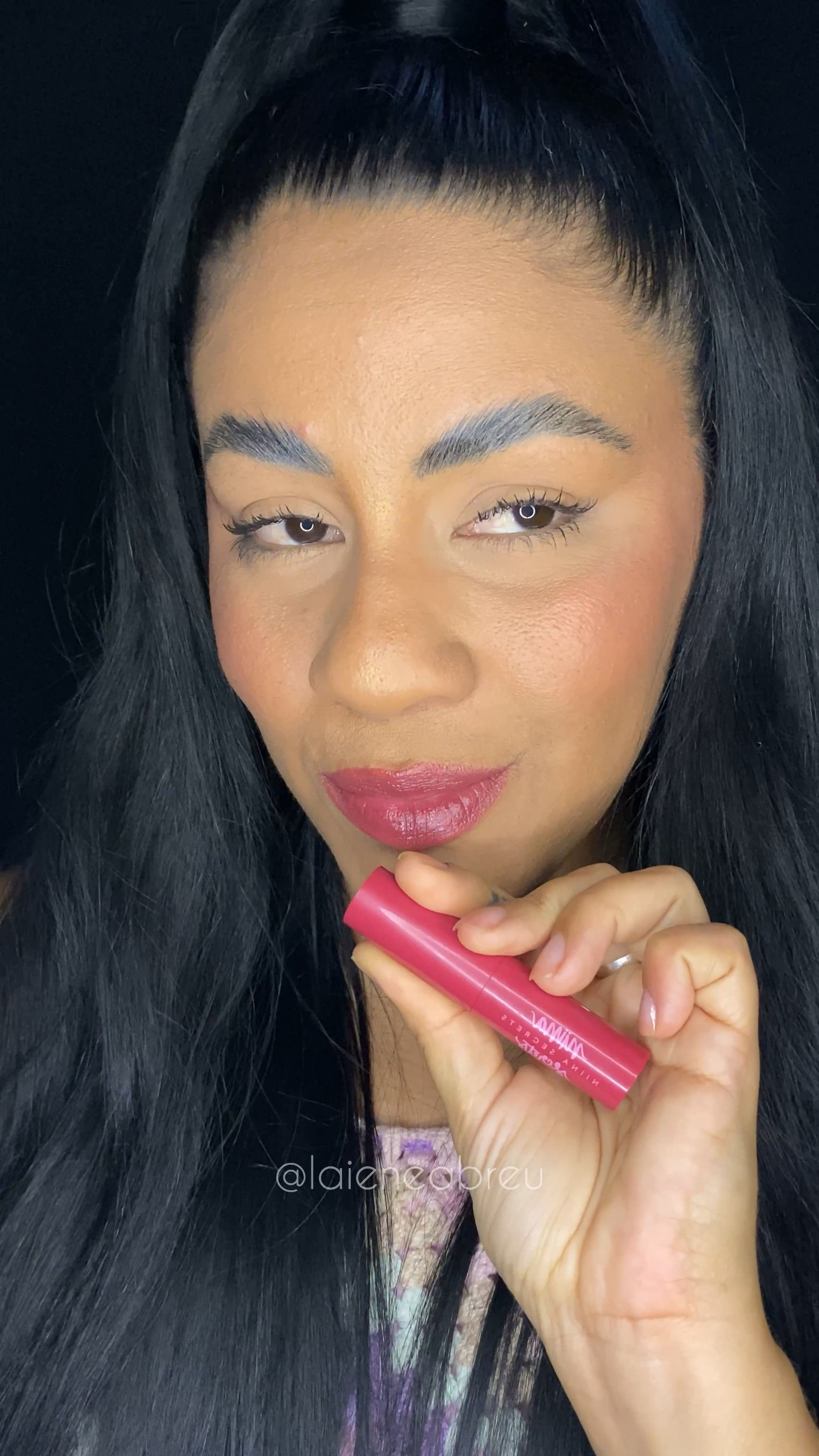 Hidra balm Que promove hidratação de 48h, eu amo!!!
#NatalLTK #LTKMasters @ltk.brasil

#LTKGiftGuide #LTKbeauty #LTKbrasil