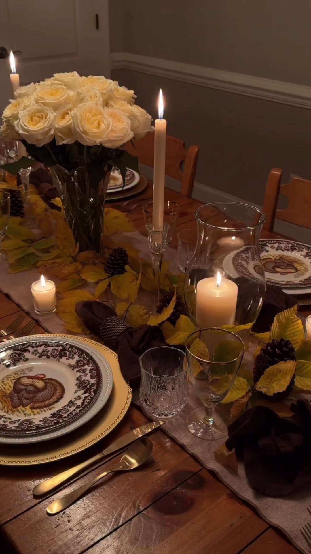 The Ralph Lauren holiday aesthetic is trending, but it’s more achievable than it looks. My mom and I recreated it with mostly thrifted pieces and staple items we’ve collected over time. My years working at Ralph Lauren taught me how to achieve this look. A neutral runner, crystal vase with white roses, thrifted hurricanes, branches and pinecones, crystal candlesticks, warm gold chargers, classic white plates, and our @by_spode Woodland Turkey plates came together for that warm lived-in look. Most of our table was secondhand. Proof you don’t need a luxury budget just timeless silhouettes. Follow for more heritage, Ralph Lauren inspired holiday décor ✨

#ralphlaurenchristmas #ralphlaurenaesthetic #ralphlaurenthanksgiving #oldmoneyaesthetic #tablesetting #ralphlauren #rlholiday #thanksgiving #tablescape #tablescapedesign #tablescaping #preppyhome