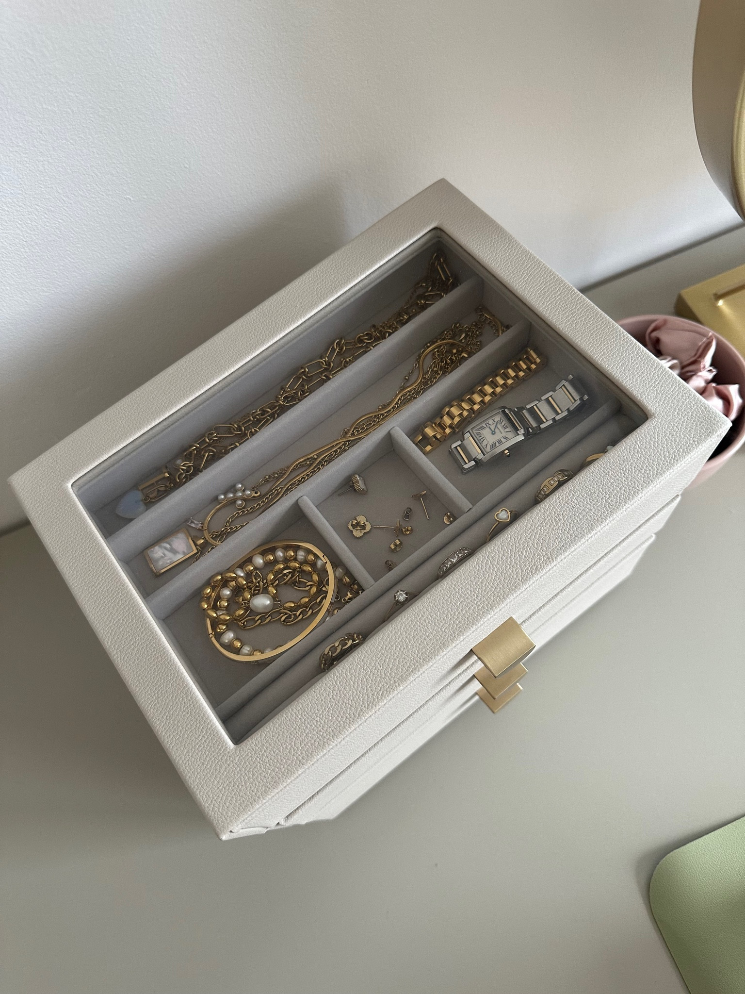 Jewellery storage box, silver and gold women’s watch, Amazon finds, Gold everyday jewellery, pearl pendant necklace, letter engraved necklace, chunky chain, gold bangle, Etsy, missoma, ego

#LTKstyletip #LTKeurope #LTKSeasonal