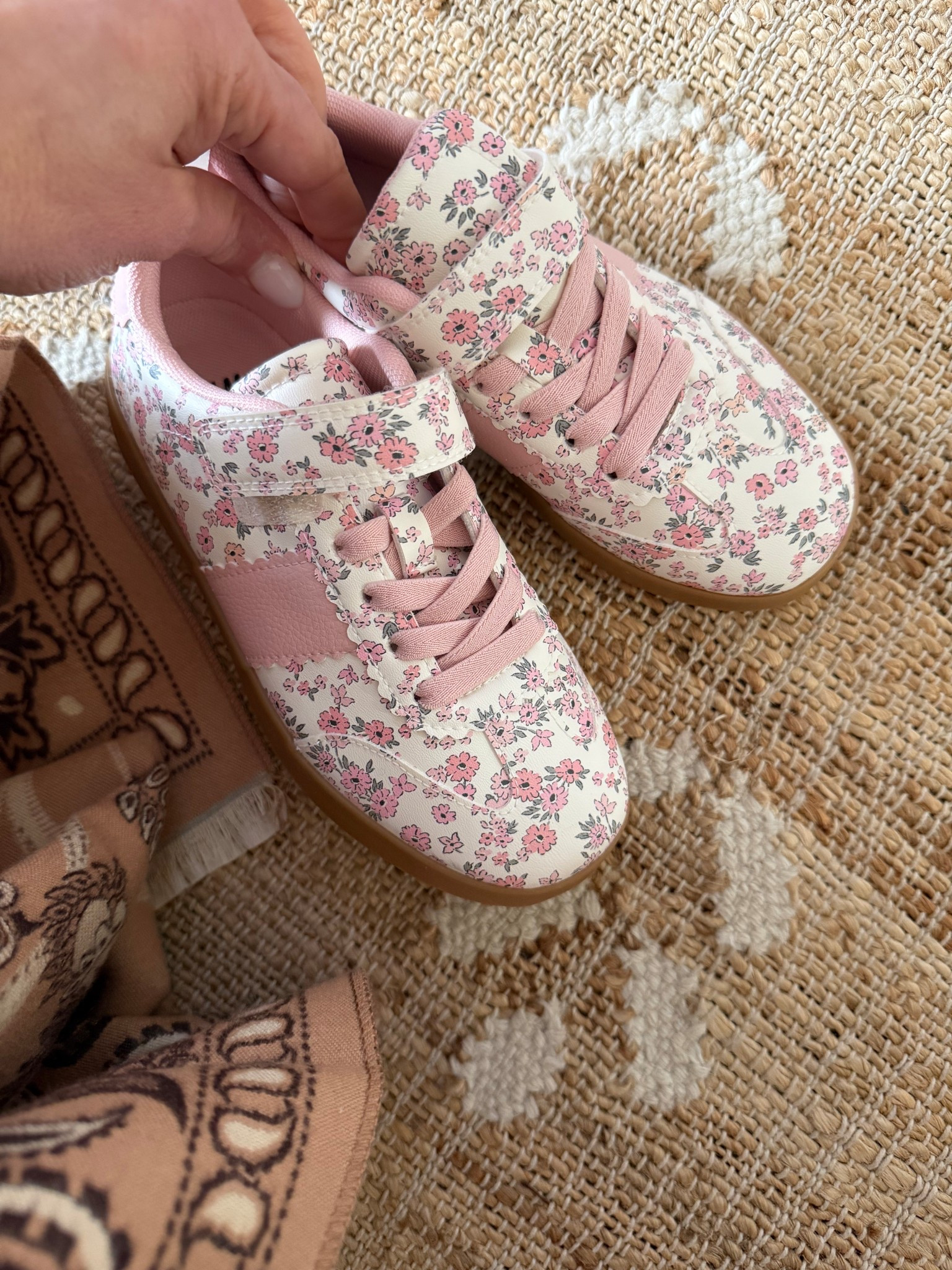 The cutest spring sneakers !!